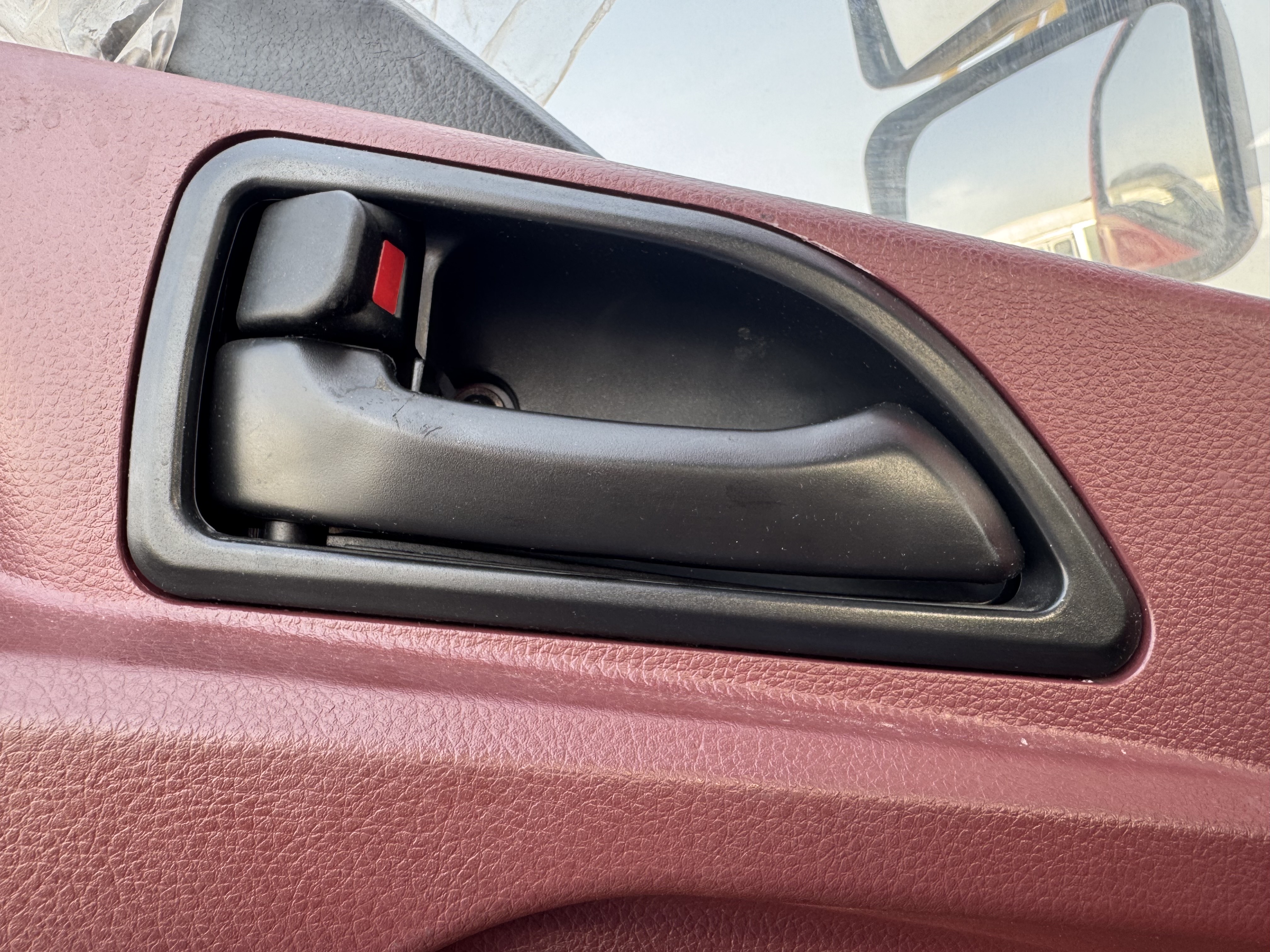 BTC-004-XCMG-SQZ200-Boom-truck-cranes-inspection-Cabin-Door-handles-4