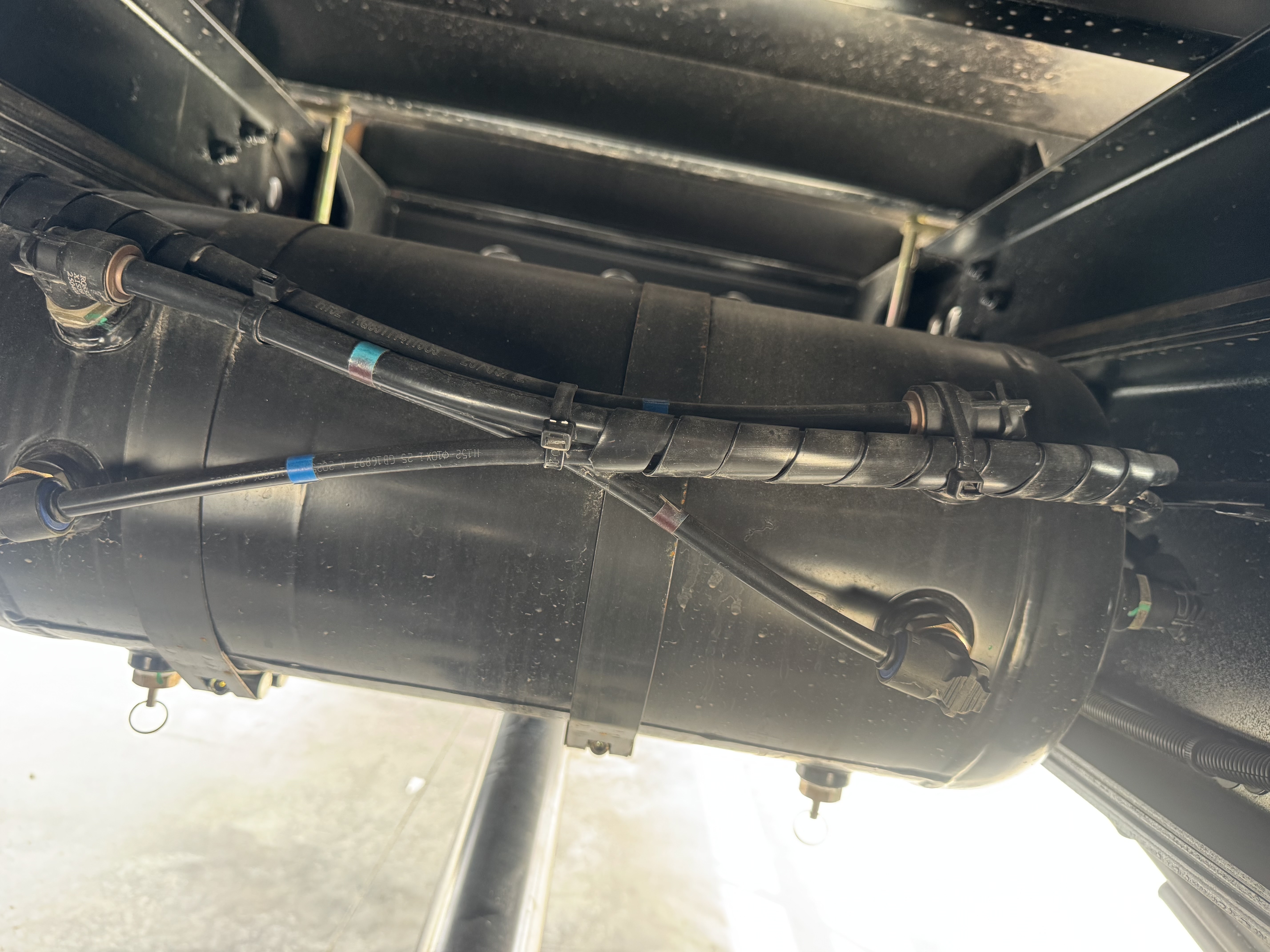 BTC-004-XCMG-SQZ200-Boom-truck-cranes-inspection-Pneumatics-Air-reservoir-tank-3