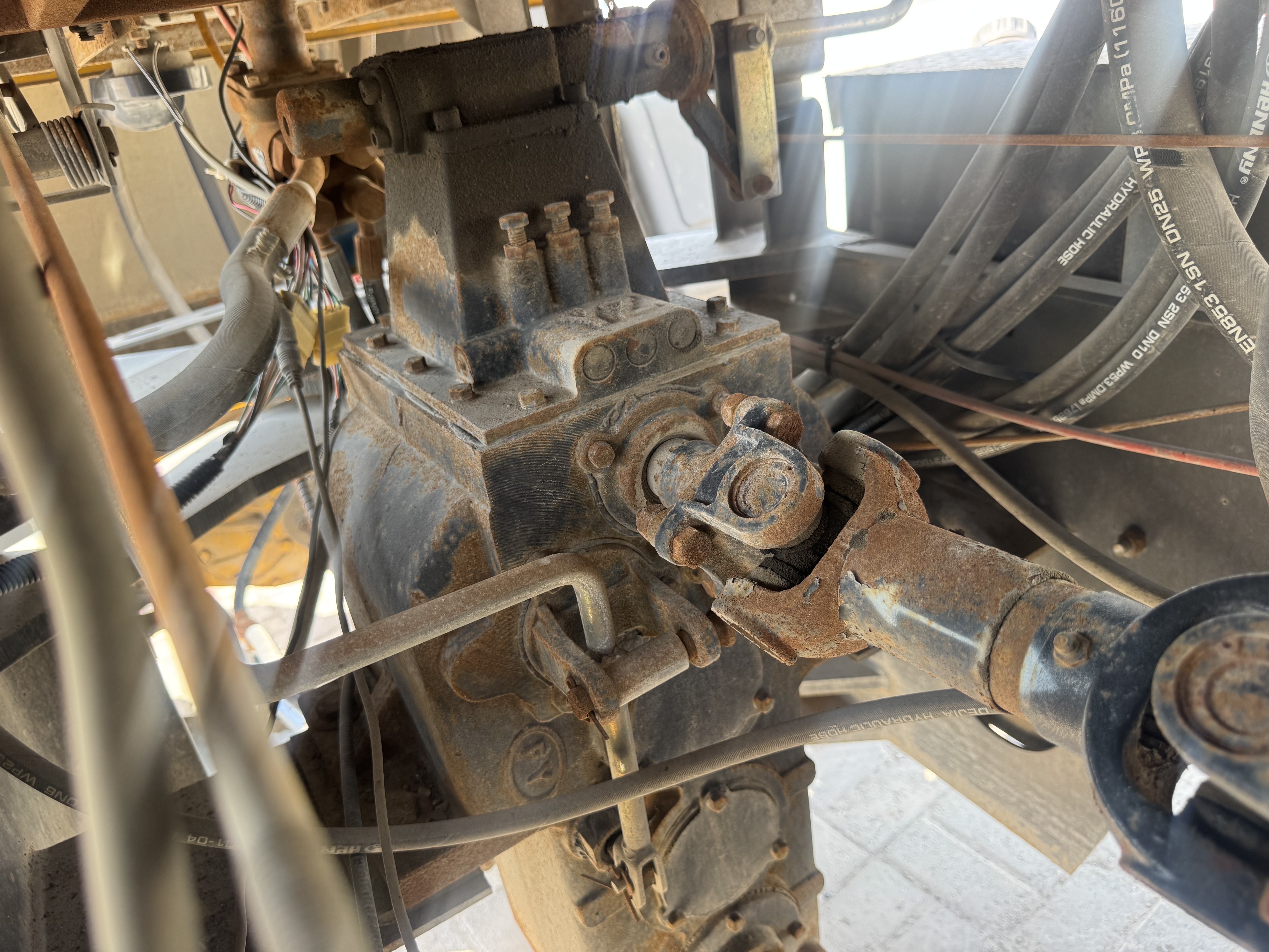 WHL-020-Shanding-ZL26-Wheel-loaders-inspection-Drive-system-Transmission-case-2
