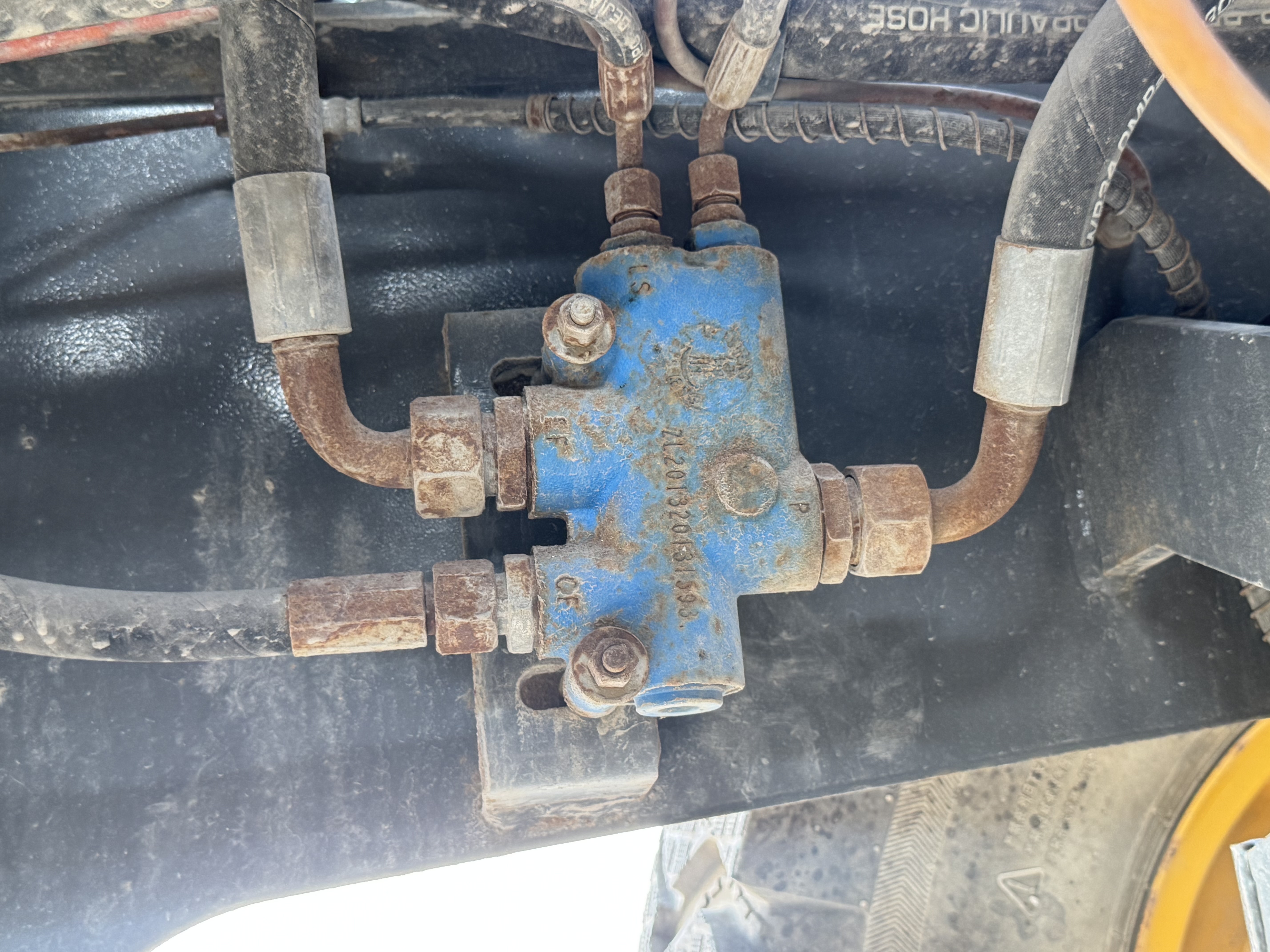 WHL-020-Shanding-ZL26-Wheel-loaders-inspection-Hydraulics-Main-control-valve-(MCV)-3