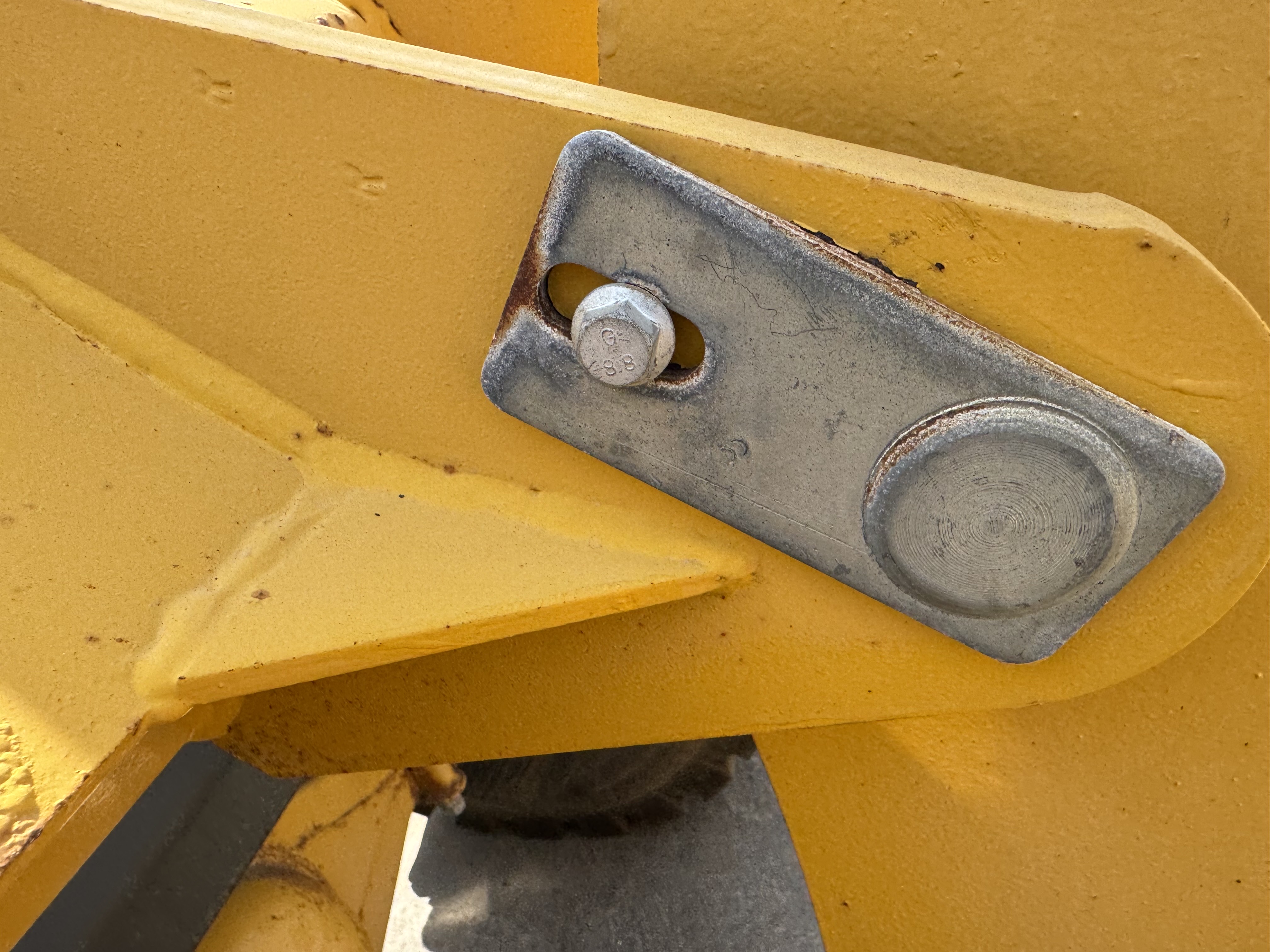 WHL-020-Shanding-ZL26-Wheel-loaders-inspection-Hydraulics-Hydraulic-pins-/-locks-1