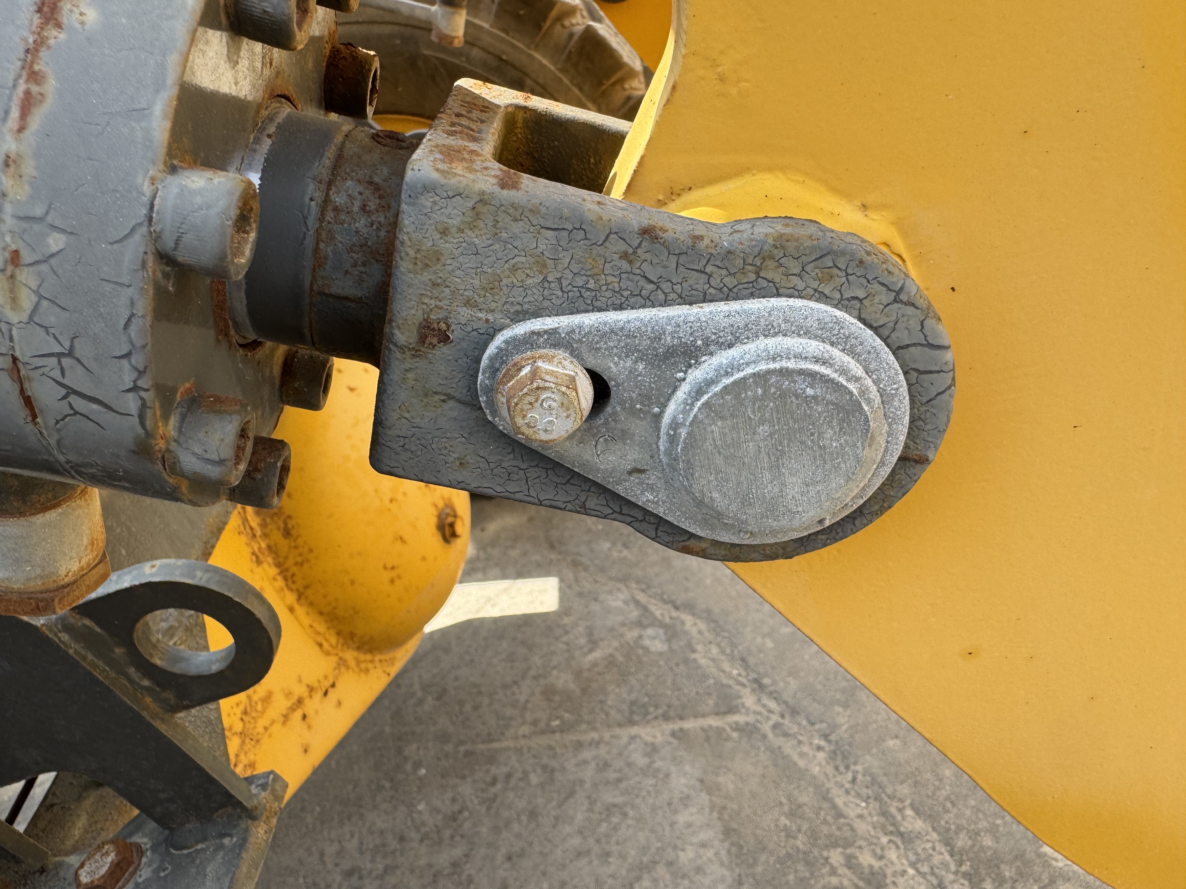 WHL-020-Shanding-ZL26-Wheel-loaders-inspection-Hydraulics-Hydraulic-pins-/-locks-1