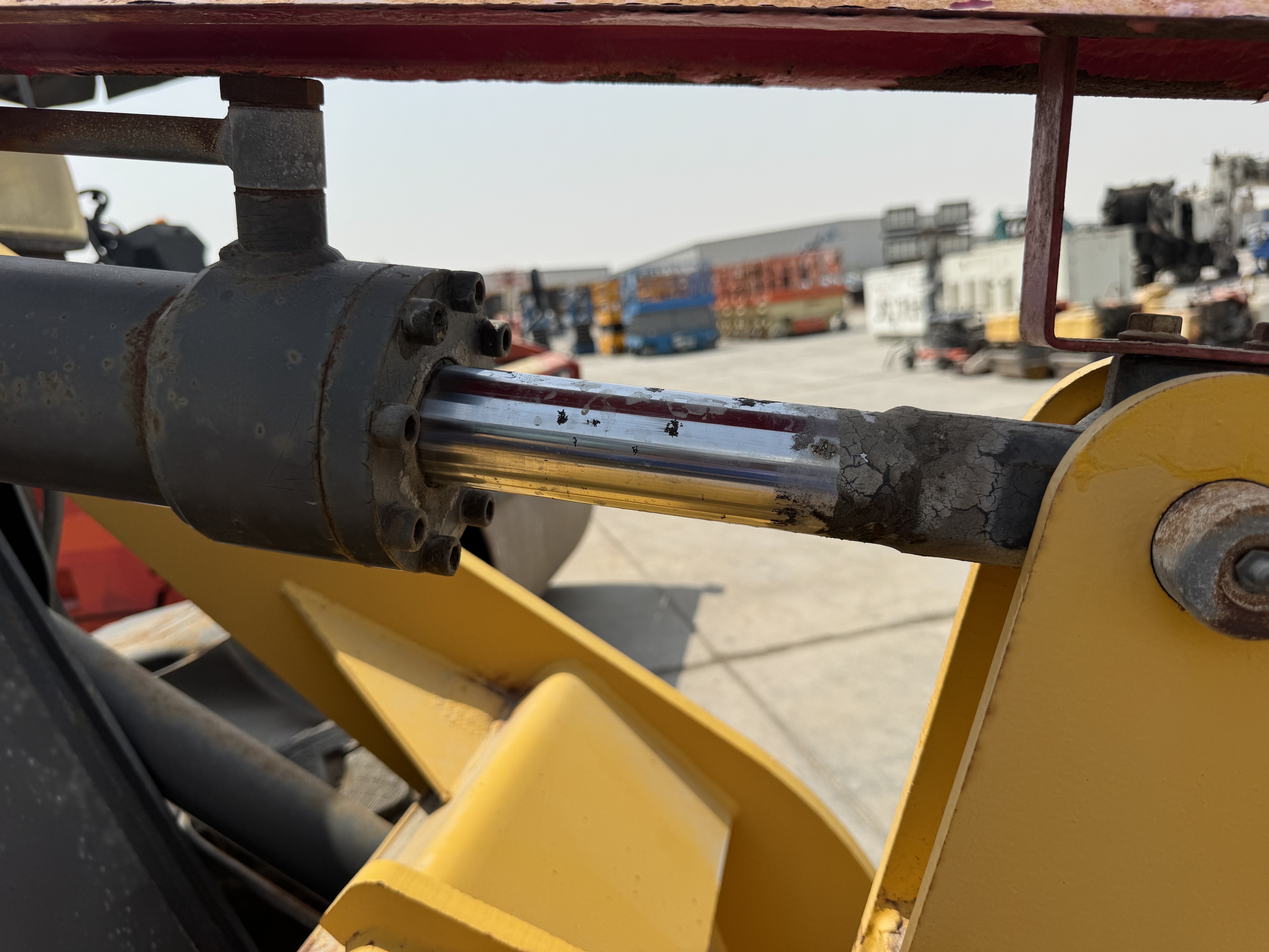 WHL-020-Shanding-ZL26-Wheel-loaders-inspection-Hydraulics-Bucket-tilt-cylinders-3