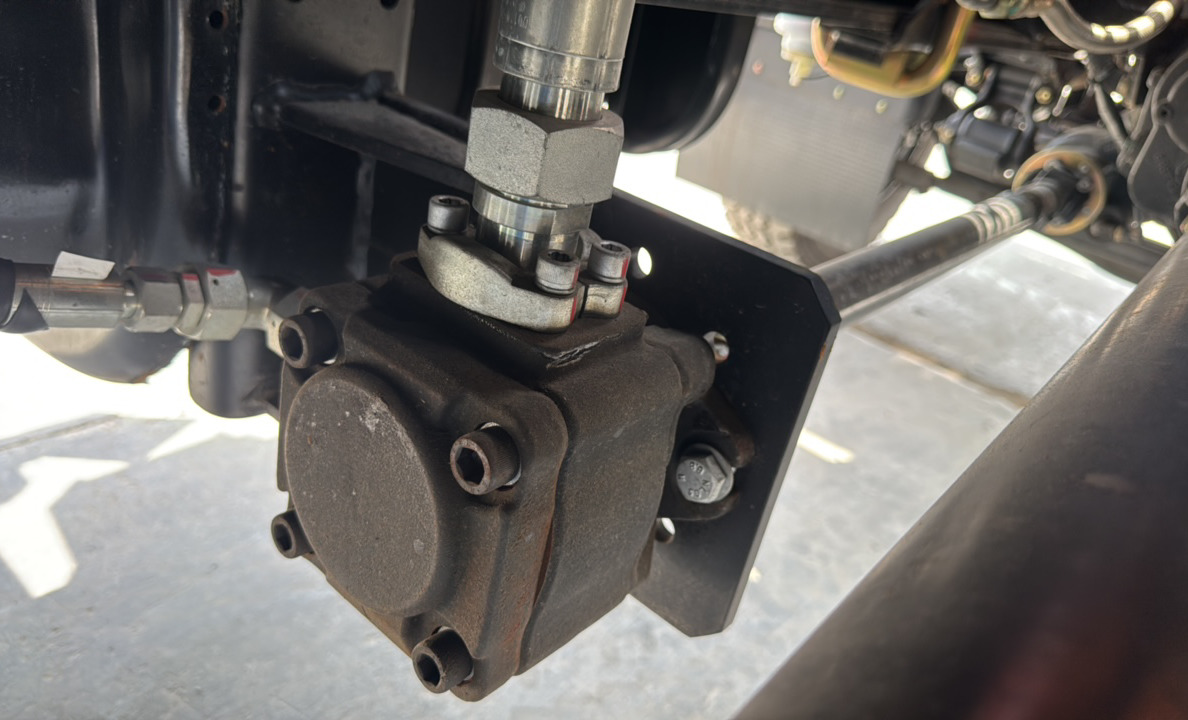 BTC-004-XCMG-SQZ200-Boom-truck-cranes-inspection-Hydraulics-Hydraulic-pump-1