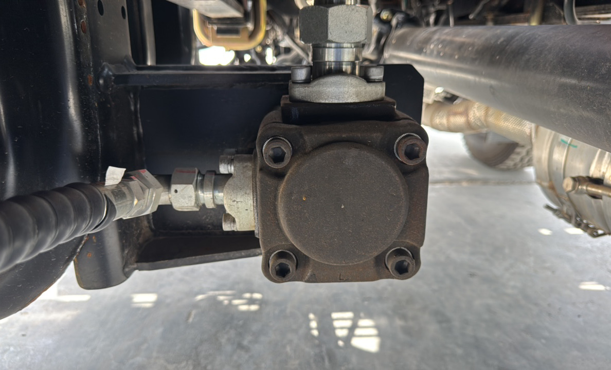 BTC-004-XCMG-SQZ200-Boom-truck-cranes-inspection-Hydraulics-Hydraulic-pump-1