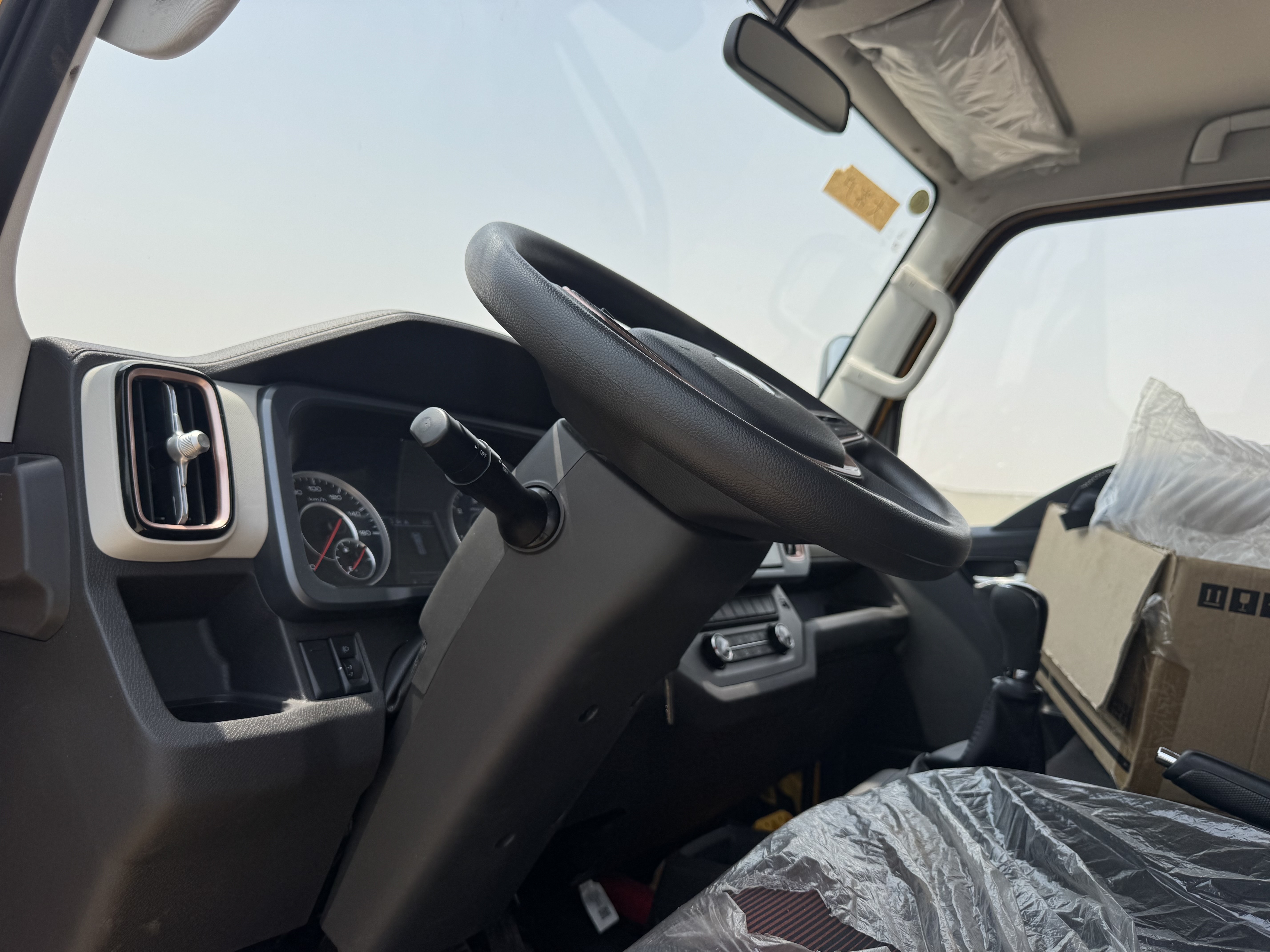 TMA-003-XCMG-GKS285-Truck-mounted-boom-lifts-inspection-Cabin-Steering-controls-1