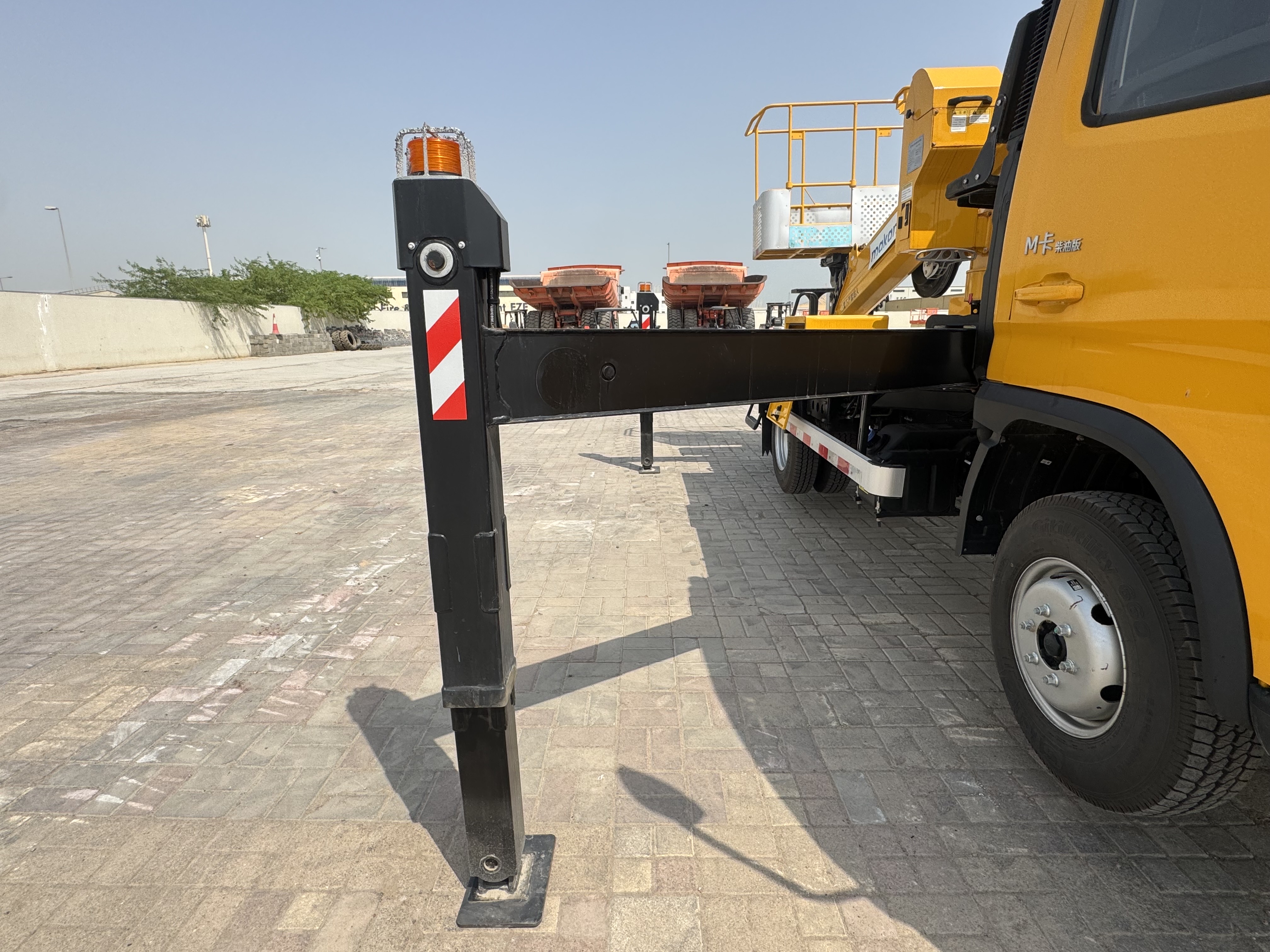 TMA-003-XCMG-GKS285-Truck-mounted-boom-lifts-inspection-Structure-Outriggers-1