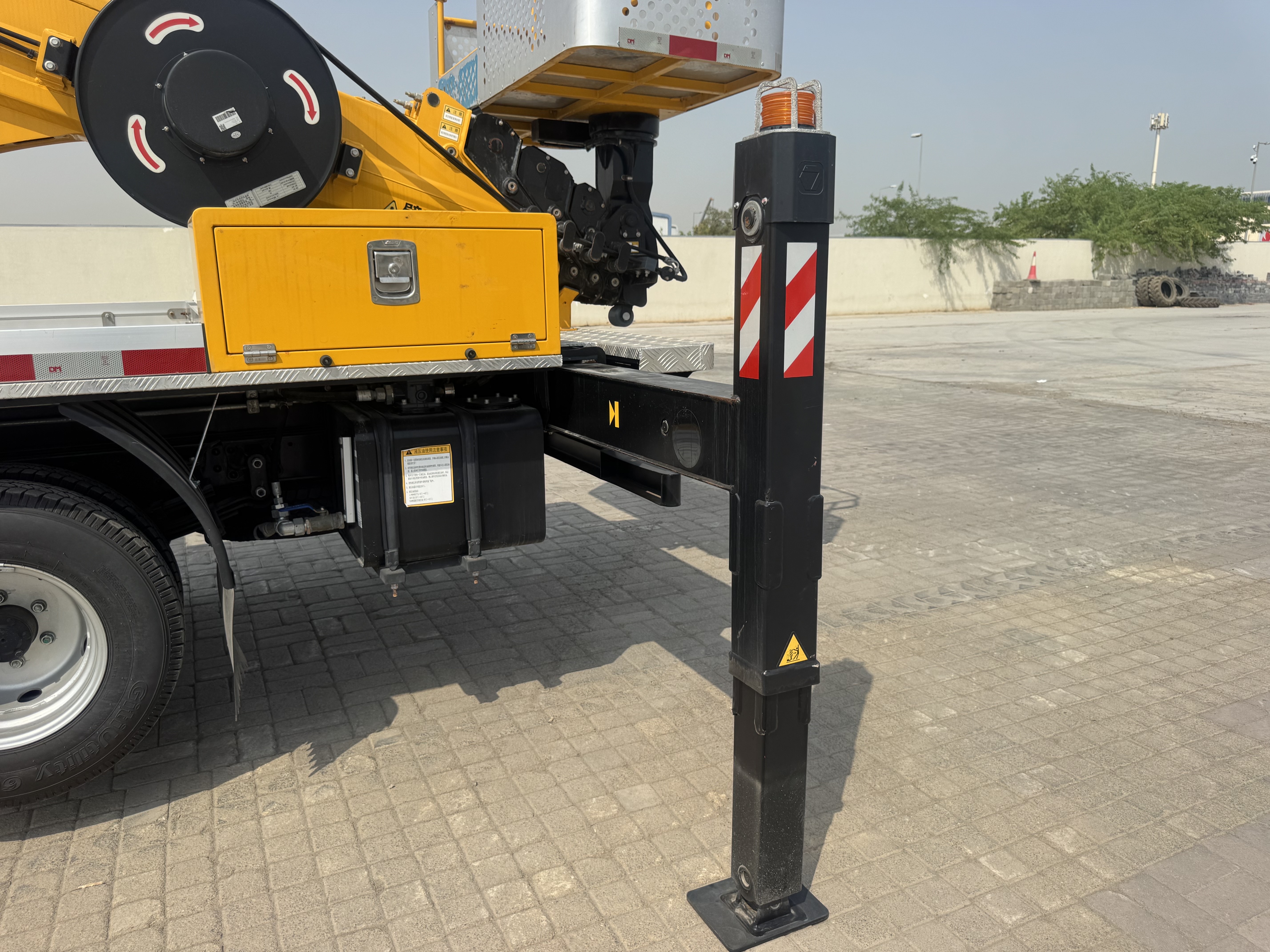 TMA-003-XCMG-GKS285-Truck-mounted-boom-lifts-inspection-Structure-Outriggers-1