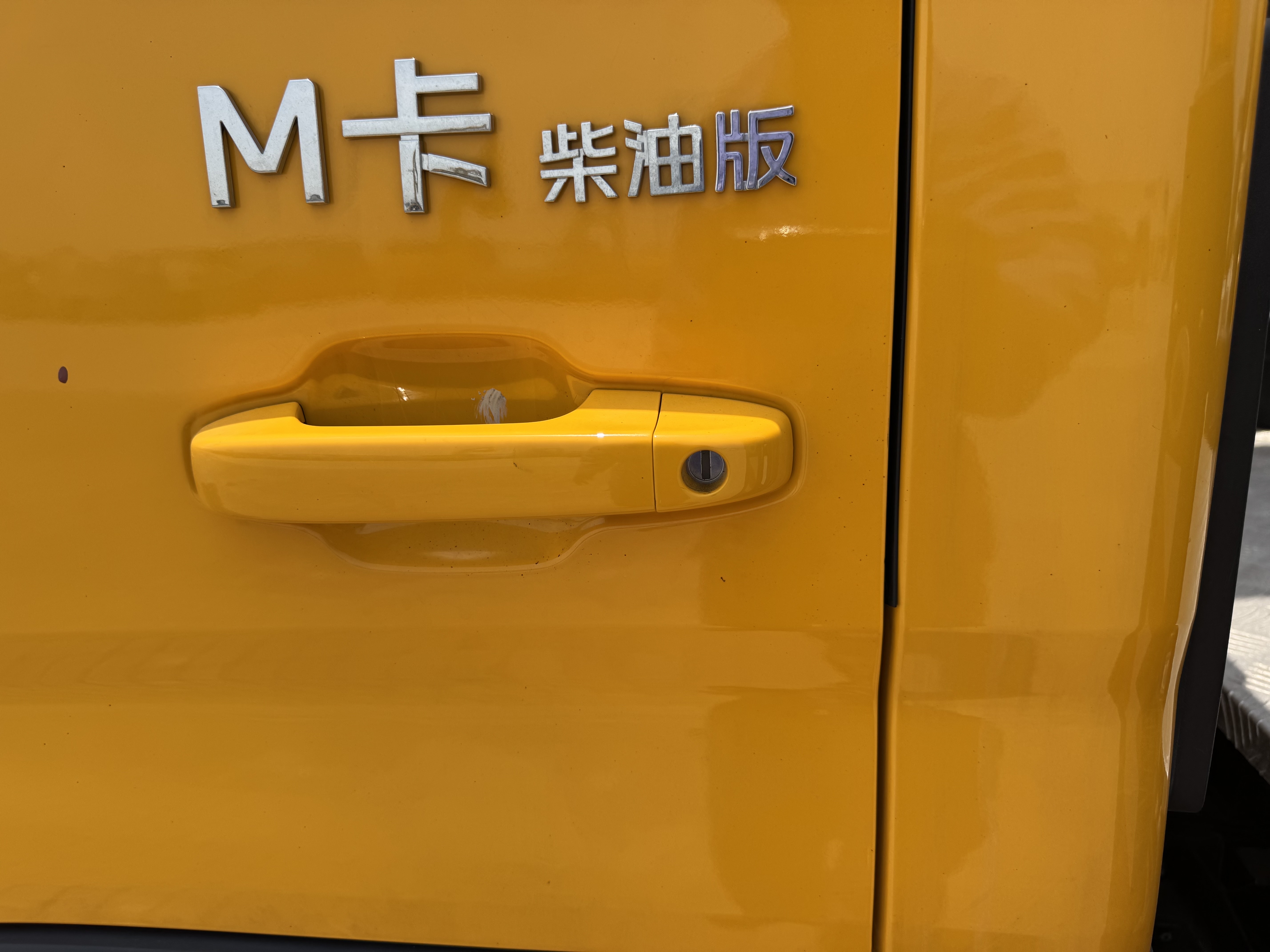 TMA-003-XCMG-GKS285-Truck-mounted-boom-lifts-inspection-Cabin-Door-handles-1