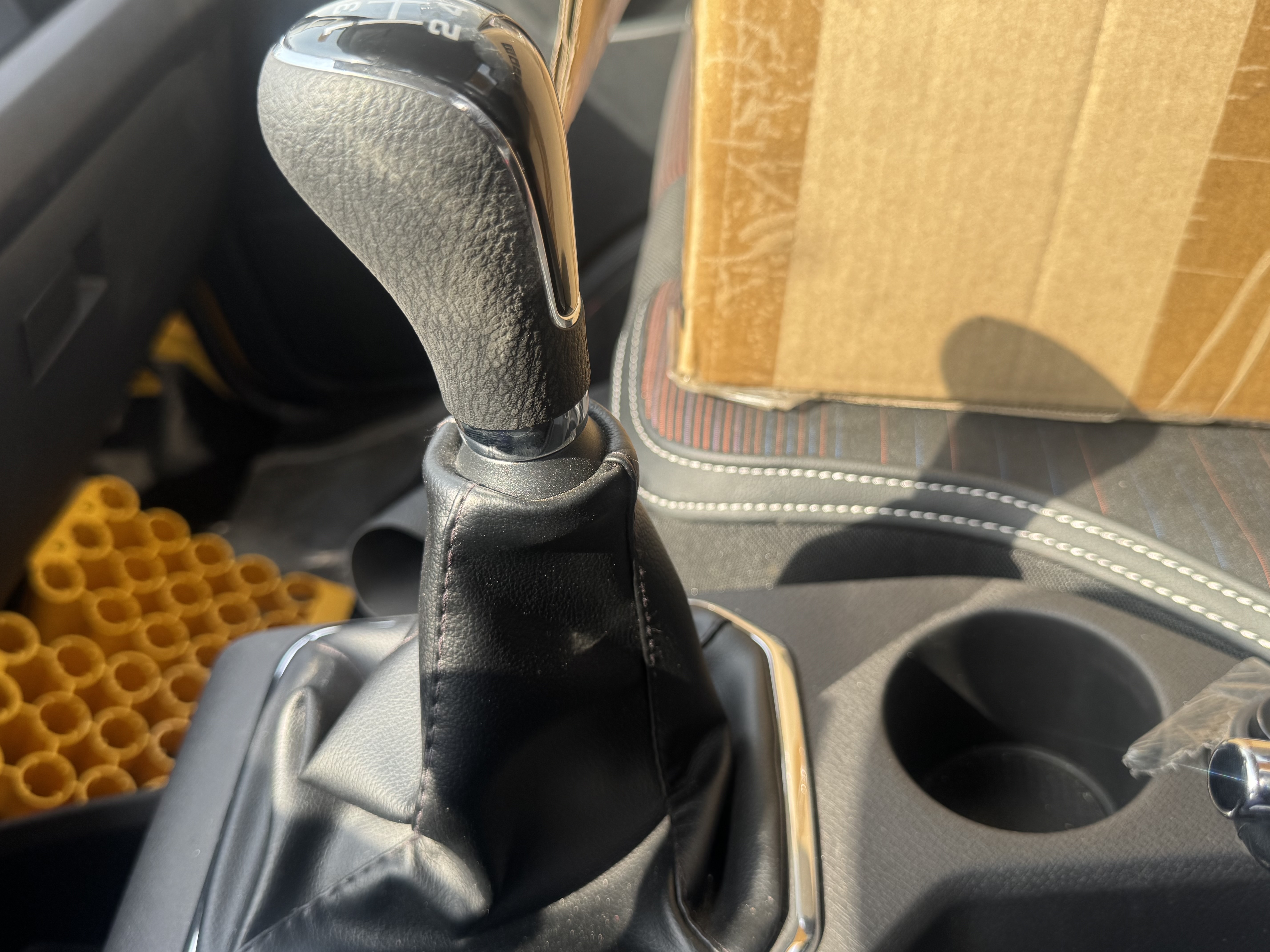 TMA-003-XCMG-GKS285-Truck-mounted-boom-lifts-inspection-Cabin-Gear-lever-1