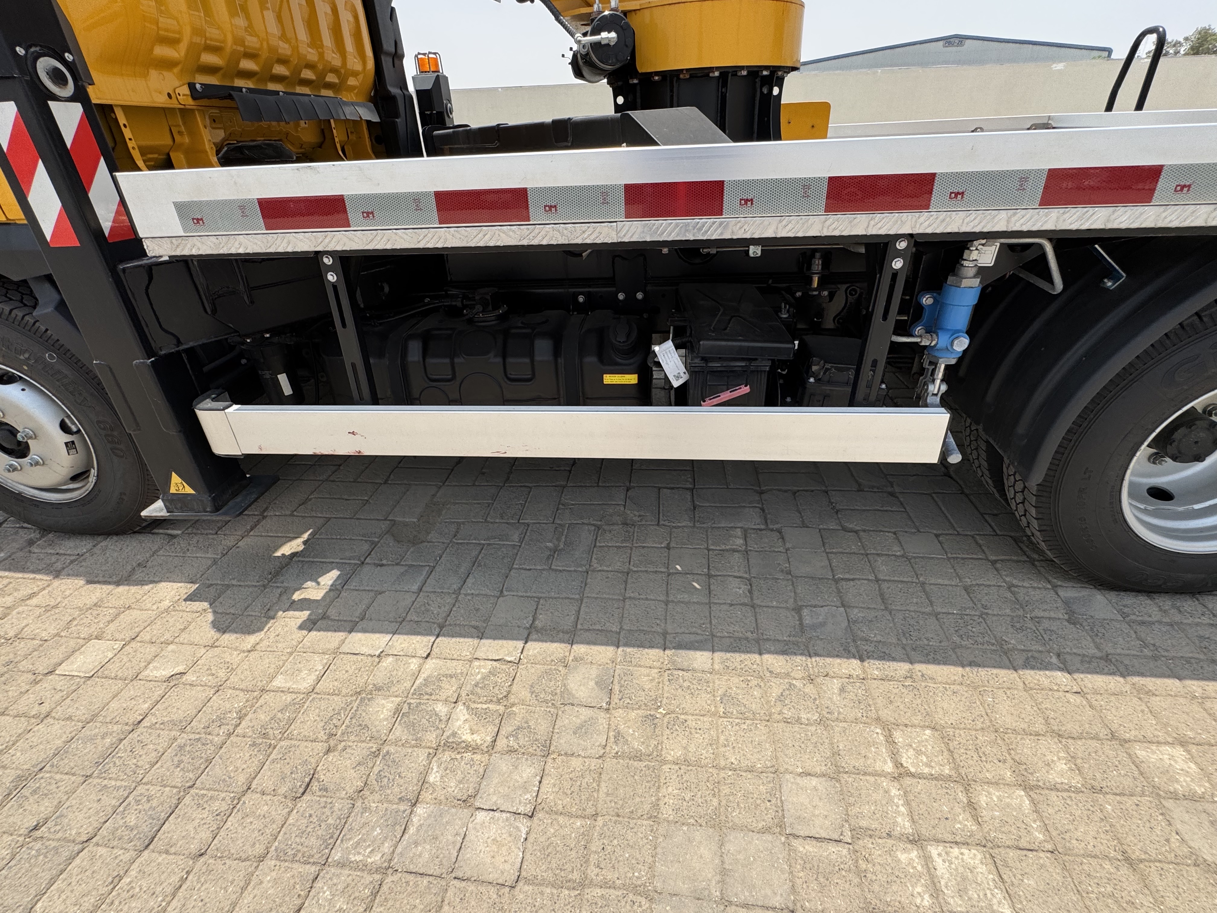 TMA-003-XCMG-GKS285-Truck-mounted-boom-lifts-inspection-Structure-Steps/ladders-1