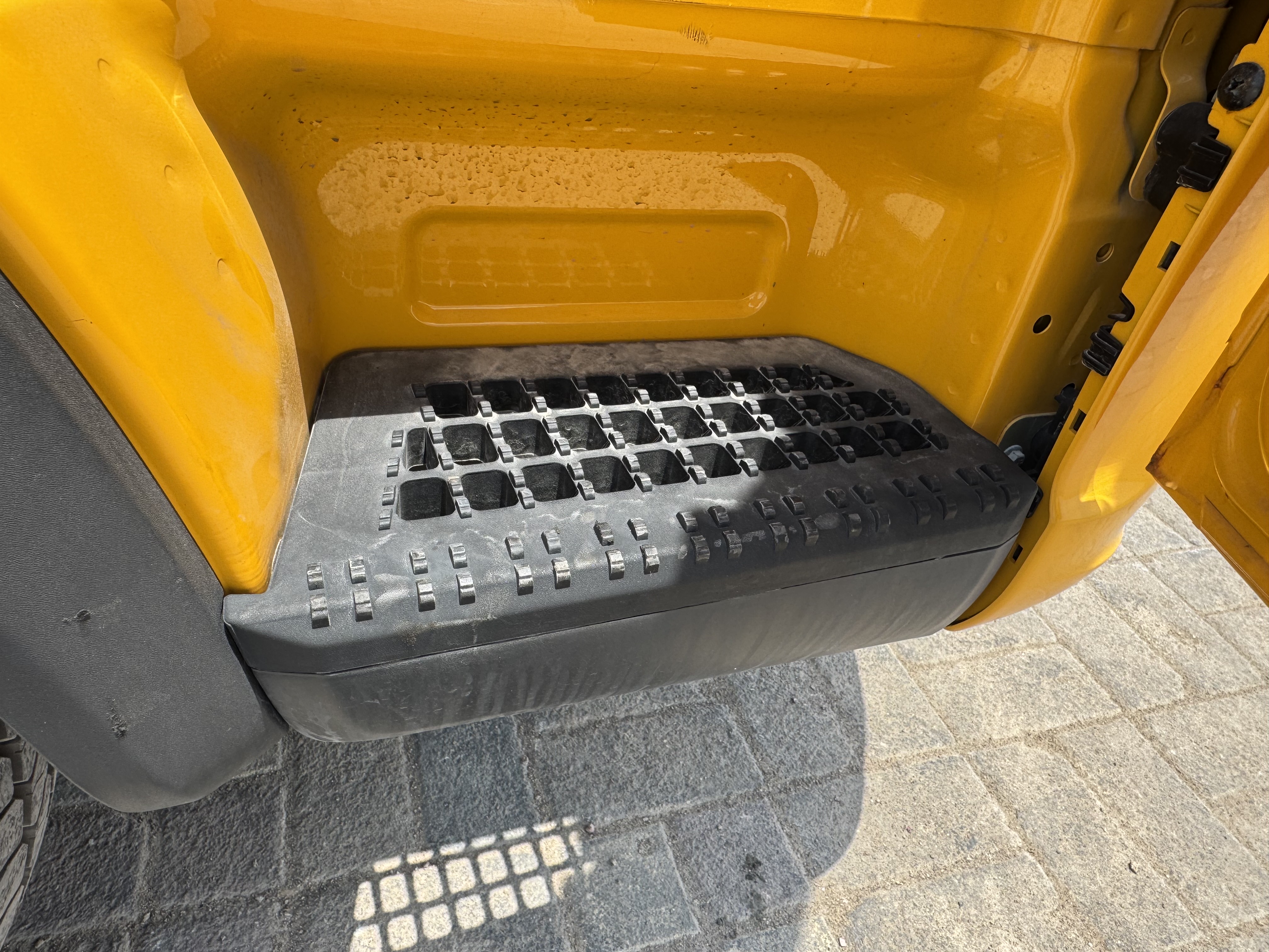 TMA-003-XCMG-GKS285-Truck-mounted-boom-lifts-inspection-Structure-Steps/ladders-1