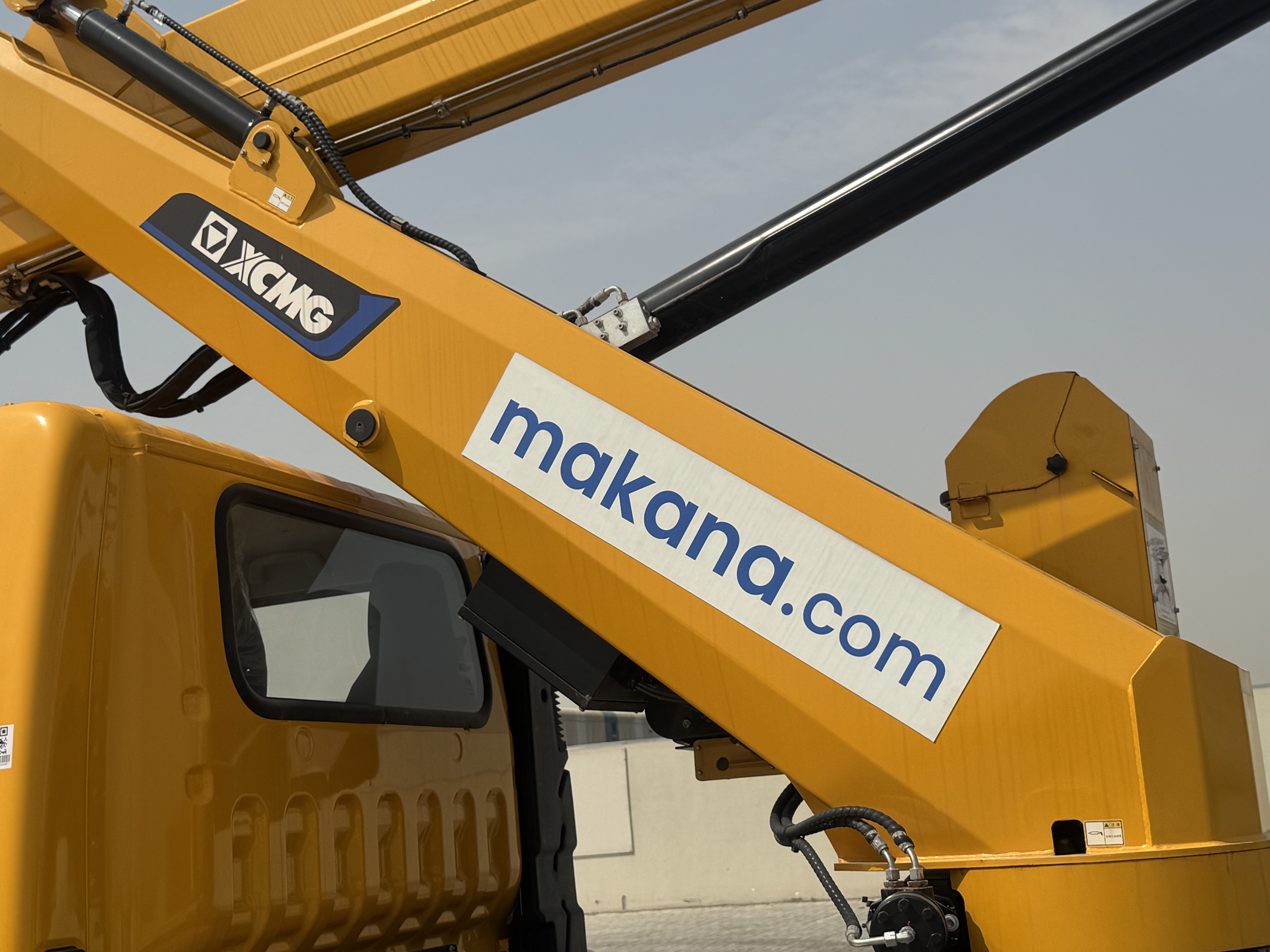 TMA-003-XCMG-GKS285-Truck-mounted-boom-lifts-inspection-Hydraulics-Boom-lift-cylinder-1