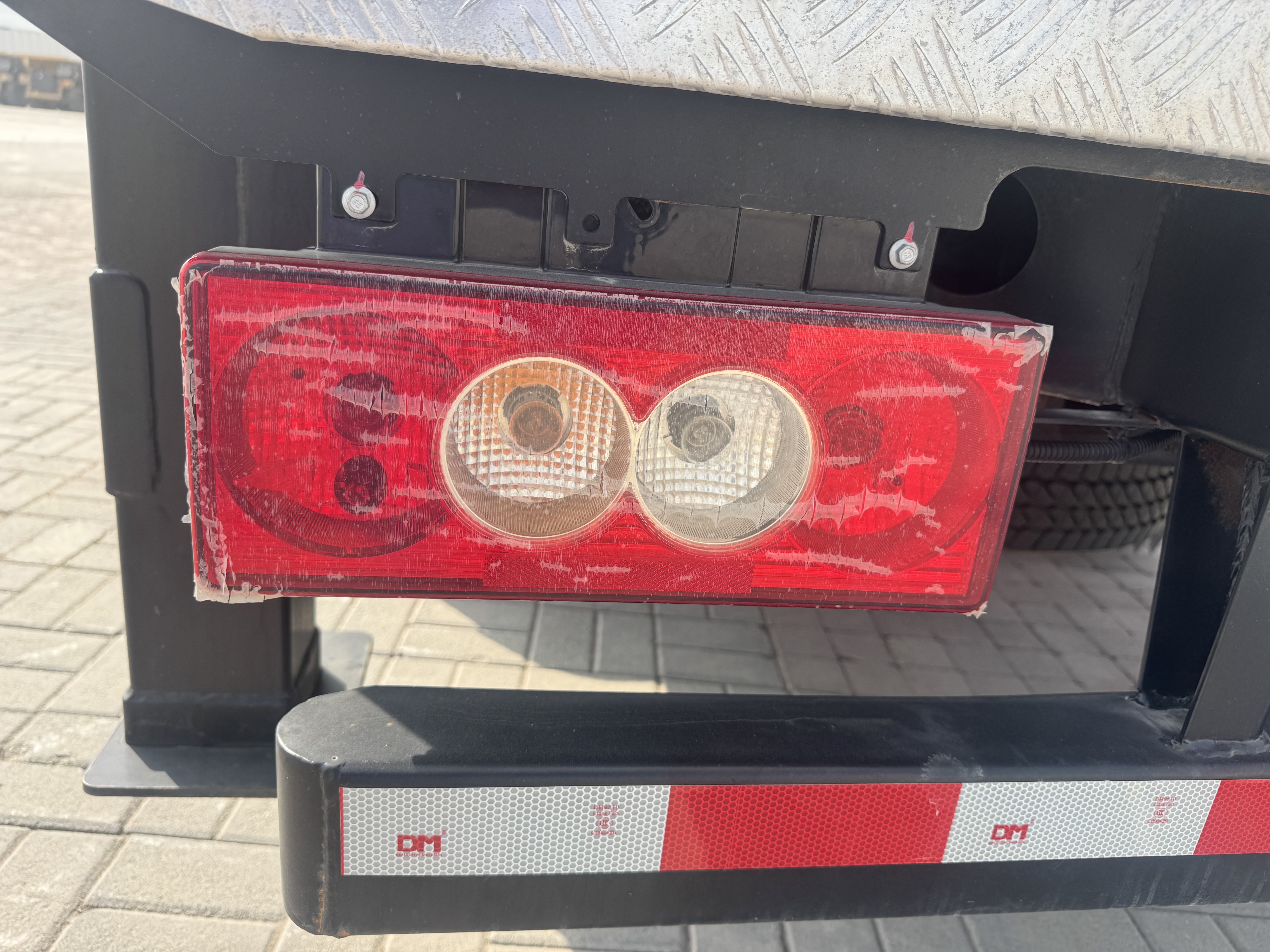 TMA-003-XCMG-GKS285-Truck-mounted-boom-lifts-inspection-Electronics-Lights-and-signals-1