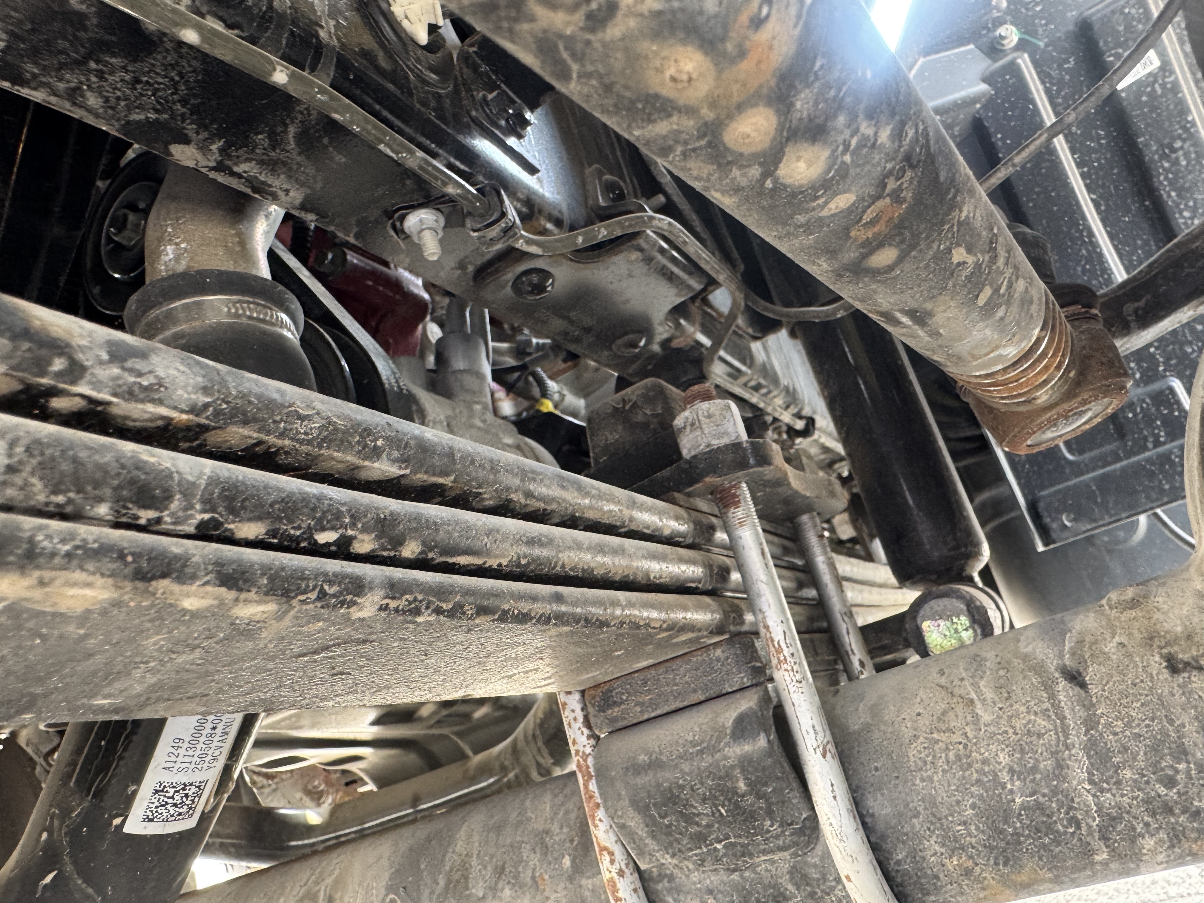 TMA-003-XCMG-GKS285-Truck-mounted-boom-lifts-inspection-Chassis-Front-suspension-1