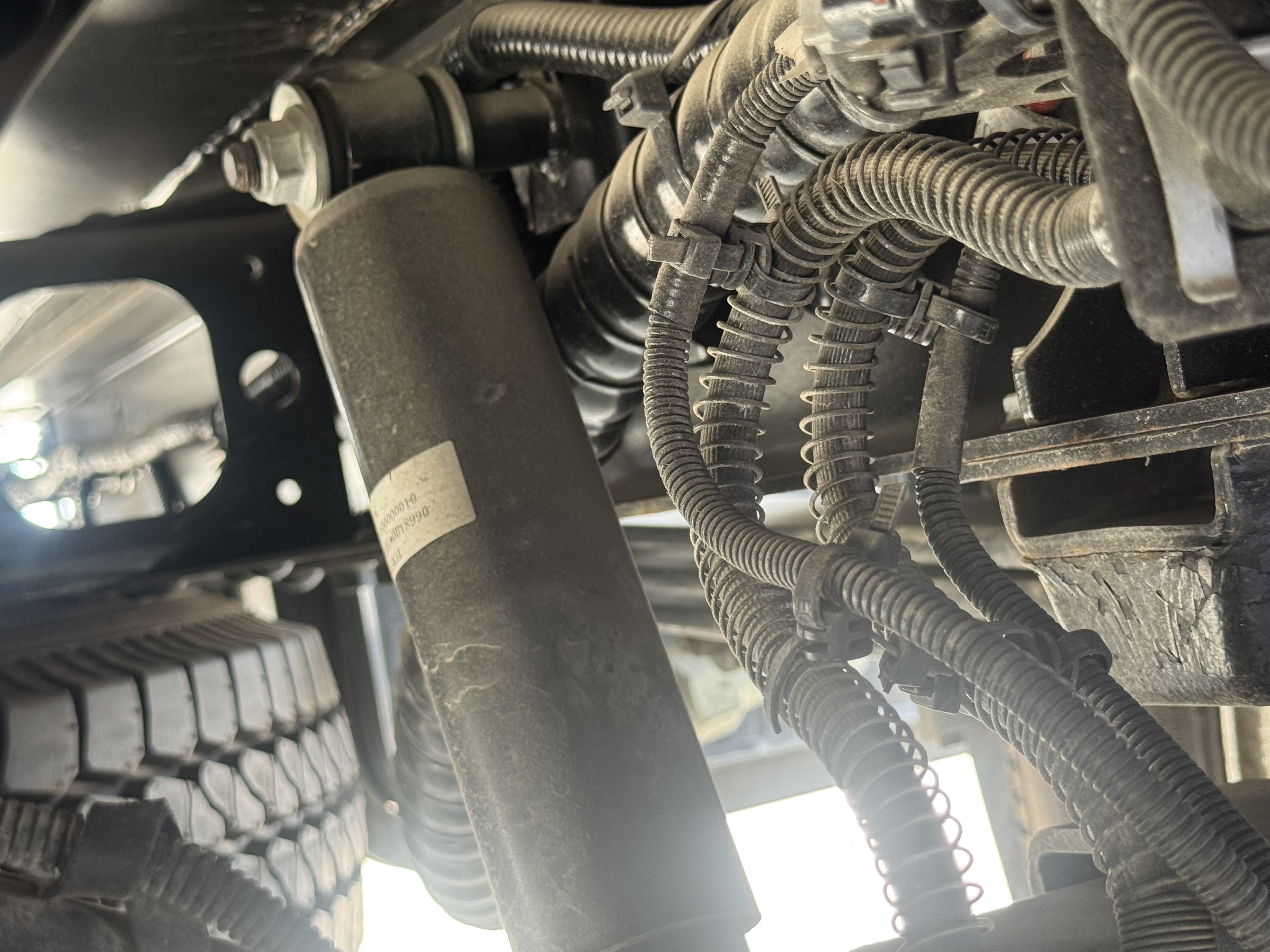TMA-003-XCMG-GKS285-Truck-mounted-boom-lifts-inspection-Chassis-Rear-suspension-1