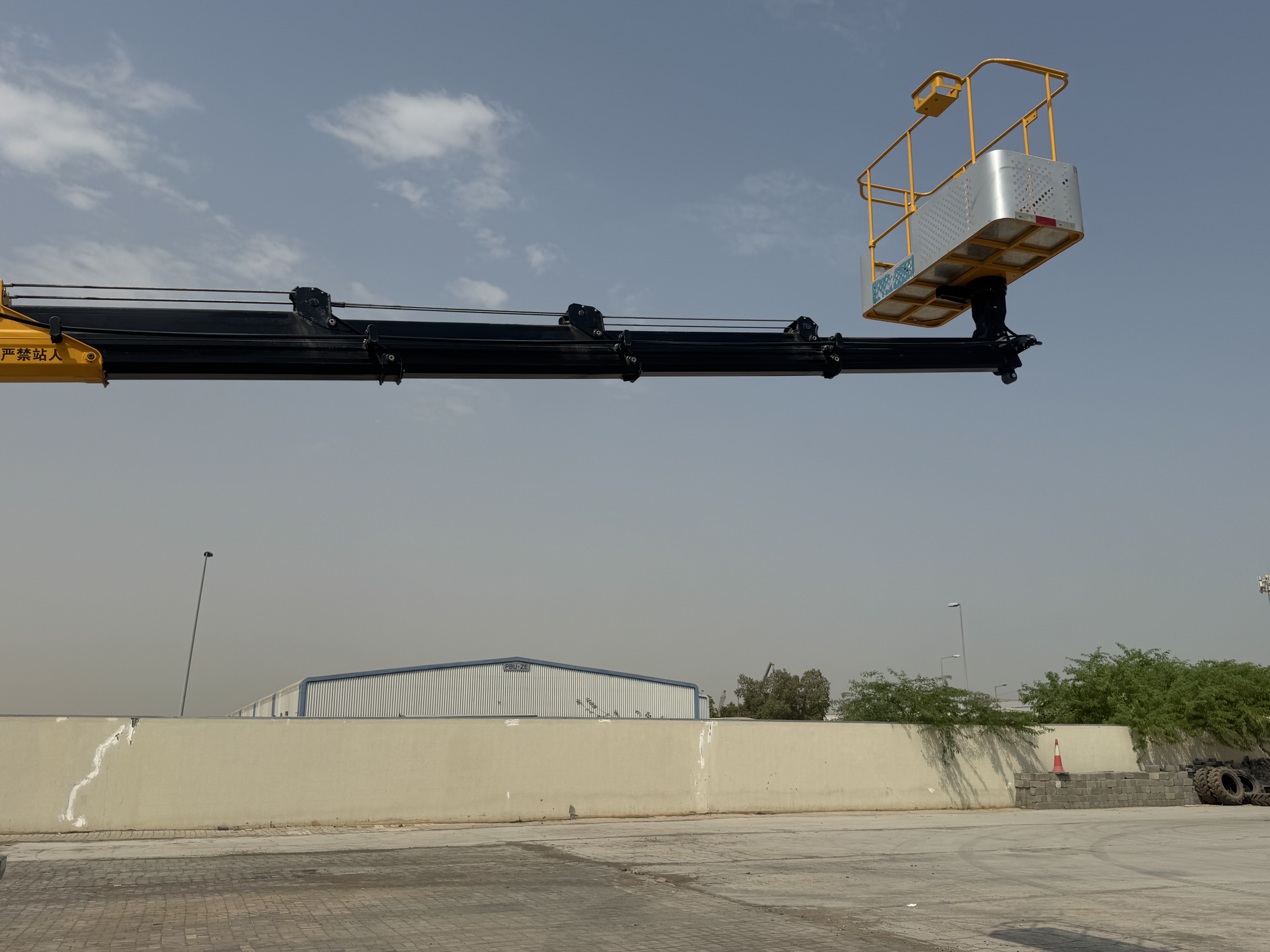 TMA-003-XCMG-GKS285-Truck-mounted-boom-lifts-inspection-Chassis-Telescopic-boom-1