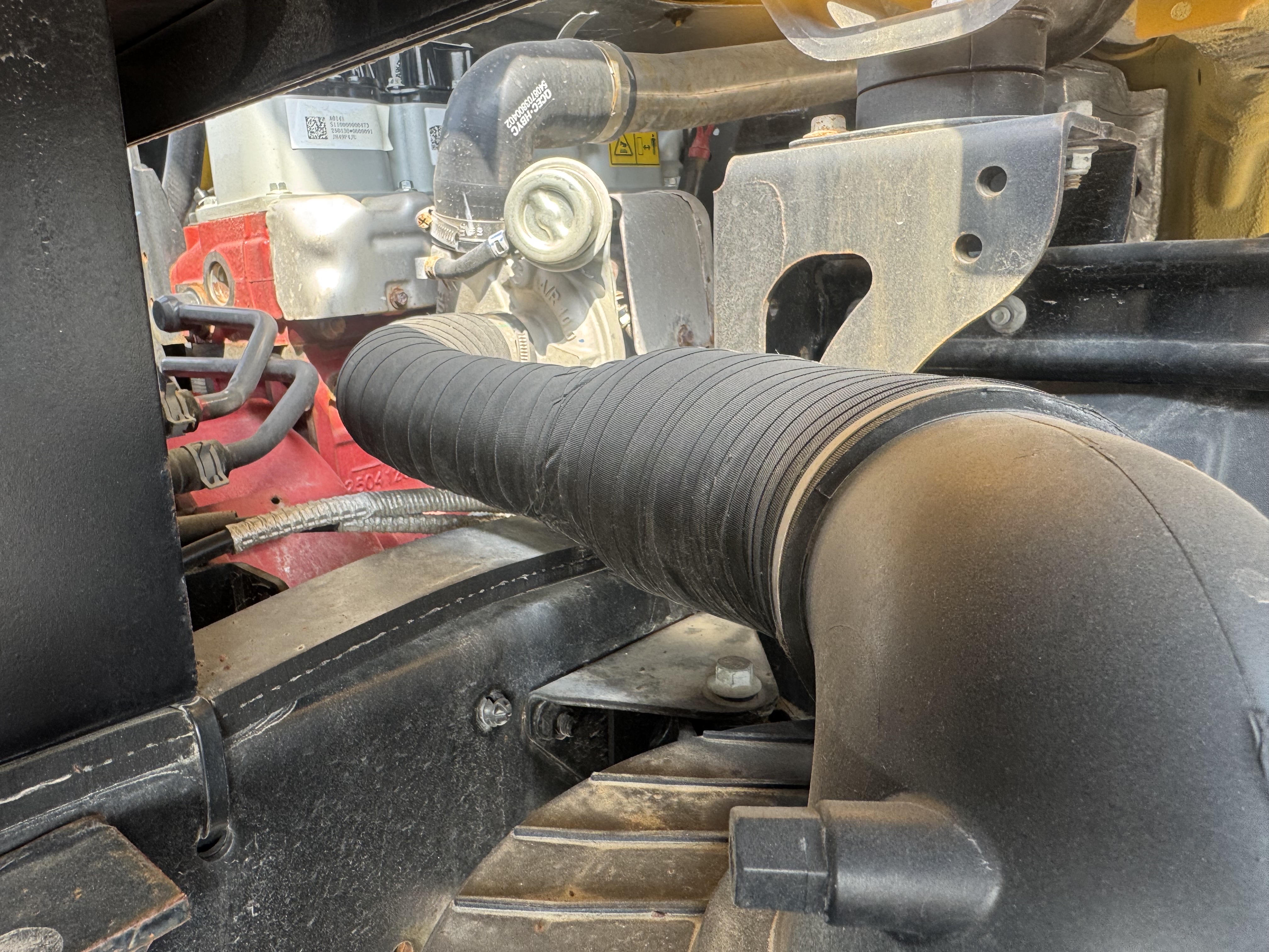 TMA-003-XCMG-GKS285-Truck-mounted-boom-lifts-inspection-Engine-Hoses-1