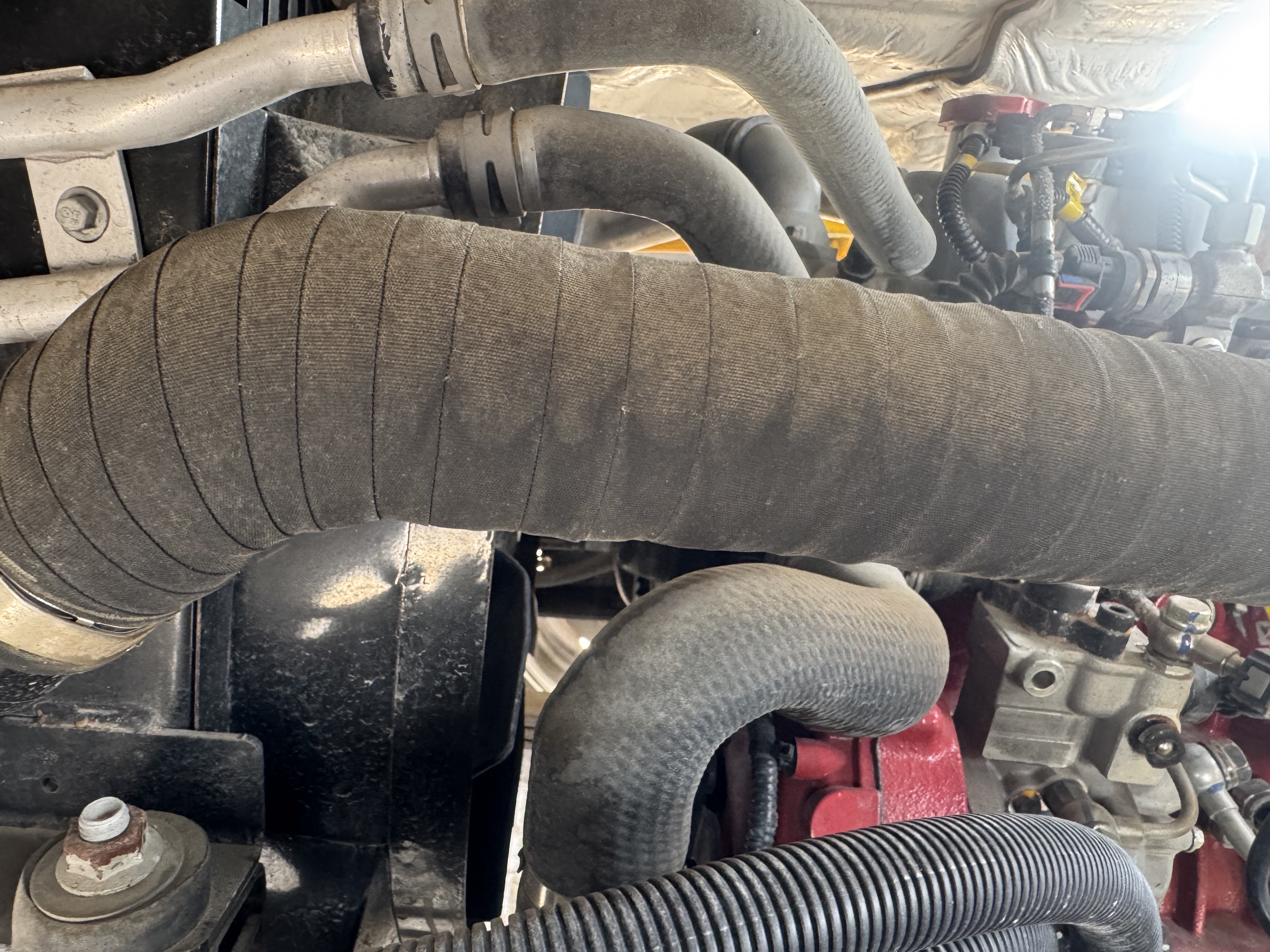 TMA-003-XCMG-GKS285-Truck-mounted-boom-lifts-inspection-Engine-Hoses-1