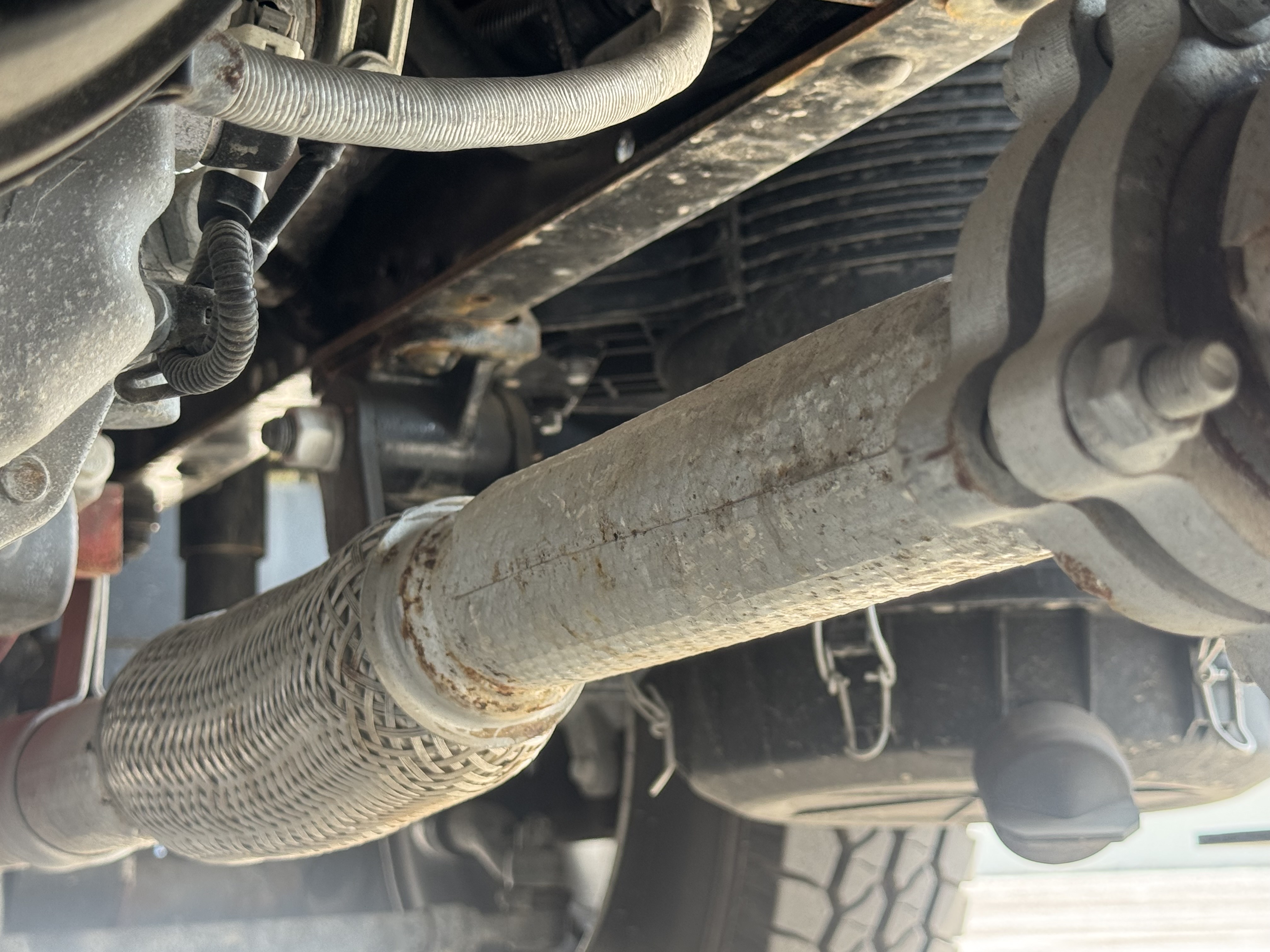 TMA-003-XCMG-GKS285-Truck-mounted-boom-lifts-inspection-Engine-Exhaust-system-1