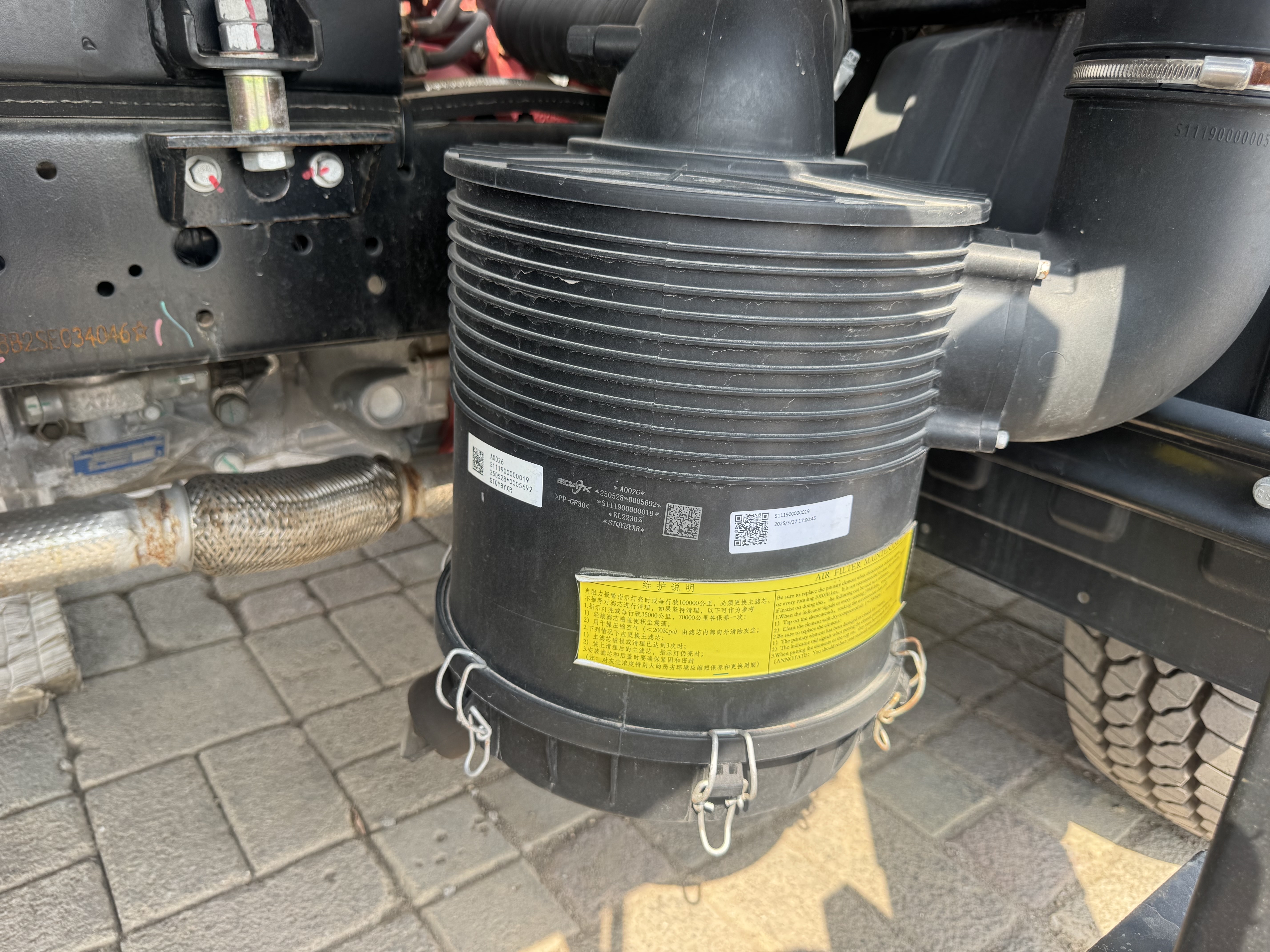TMA-003-XCMG-GKS285-Truck-mounted-boom-lifts-inspection-Engine-Air-intake-system-1