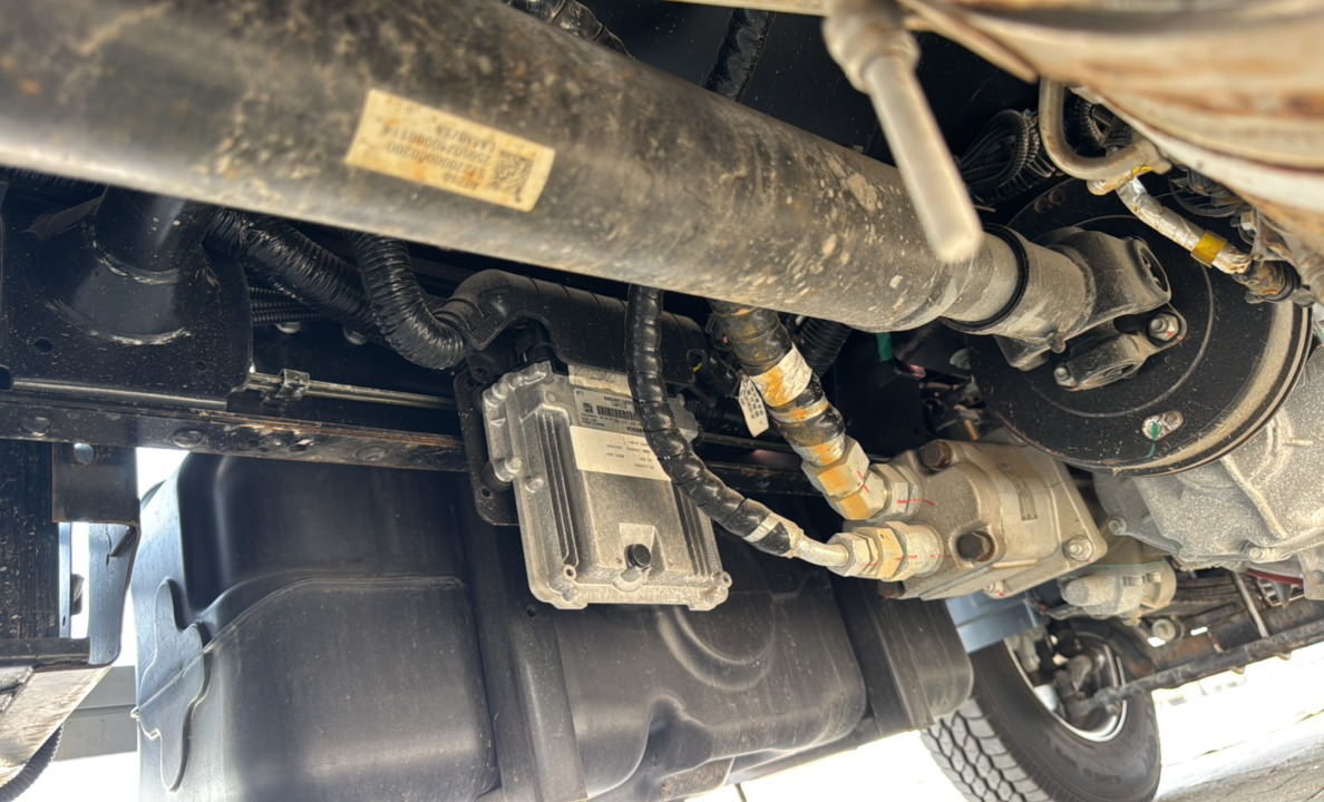 TMA-003-XCMG-GKS285-Truck-mounted-boom-lifts-inspection-Drive-system-Propeller-shaft-1