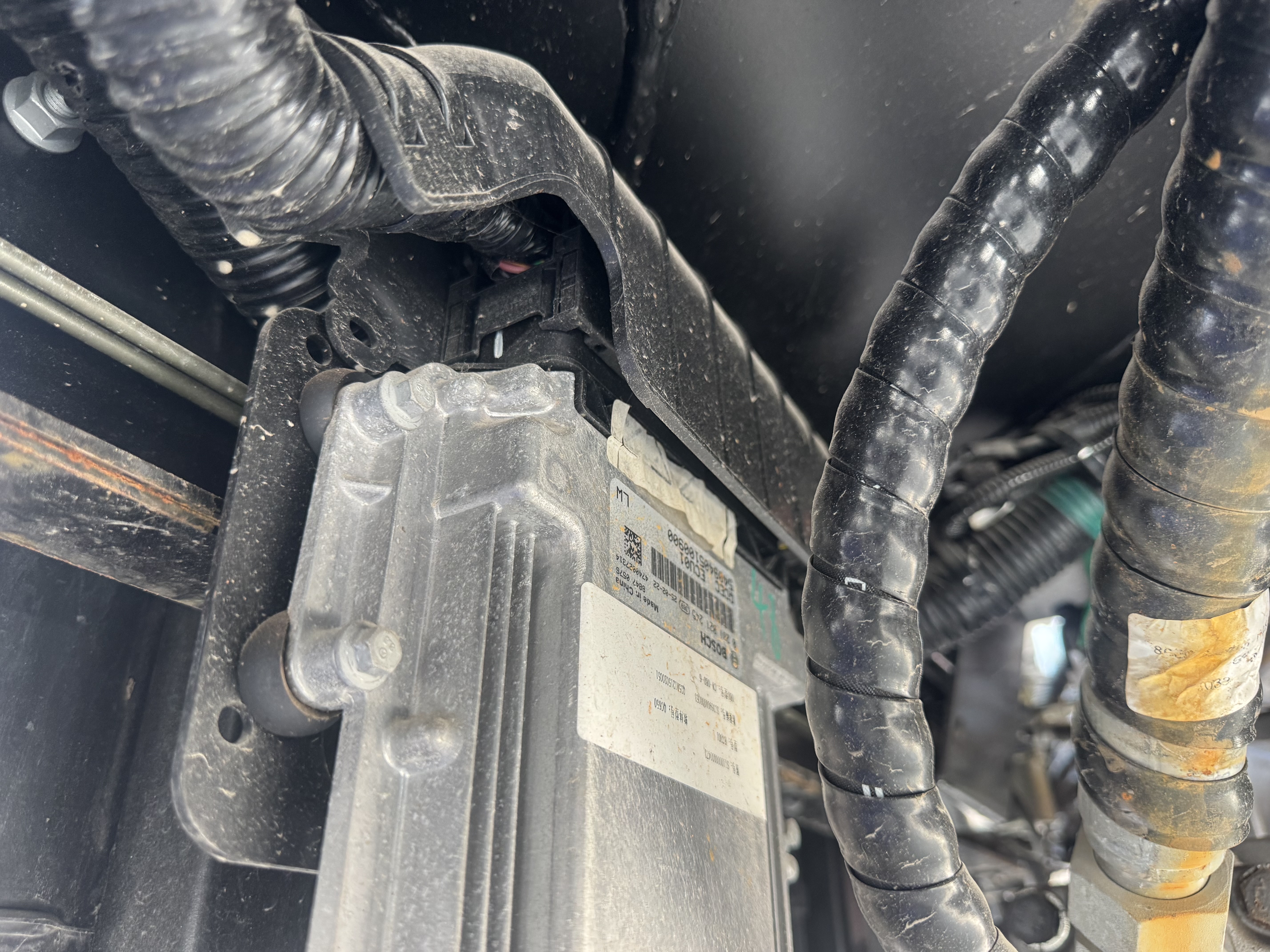 TMA-003-XCMG-GKS285-Truck-mounted-boom-lifts-inspection-Electronics-Main-harness-1