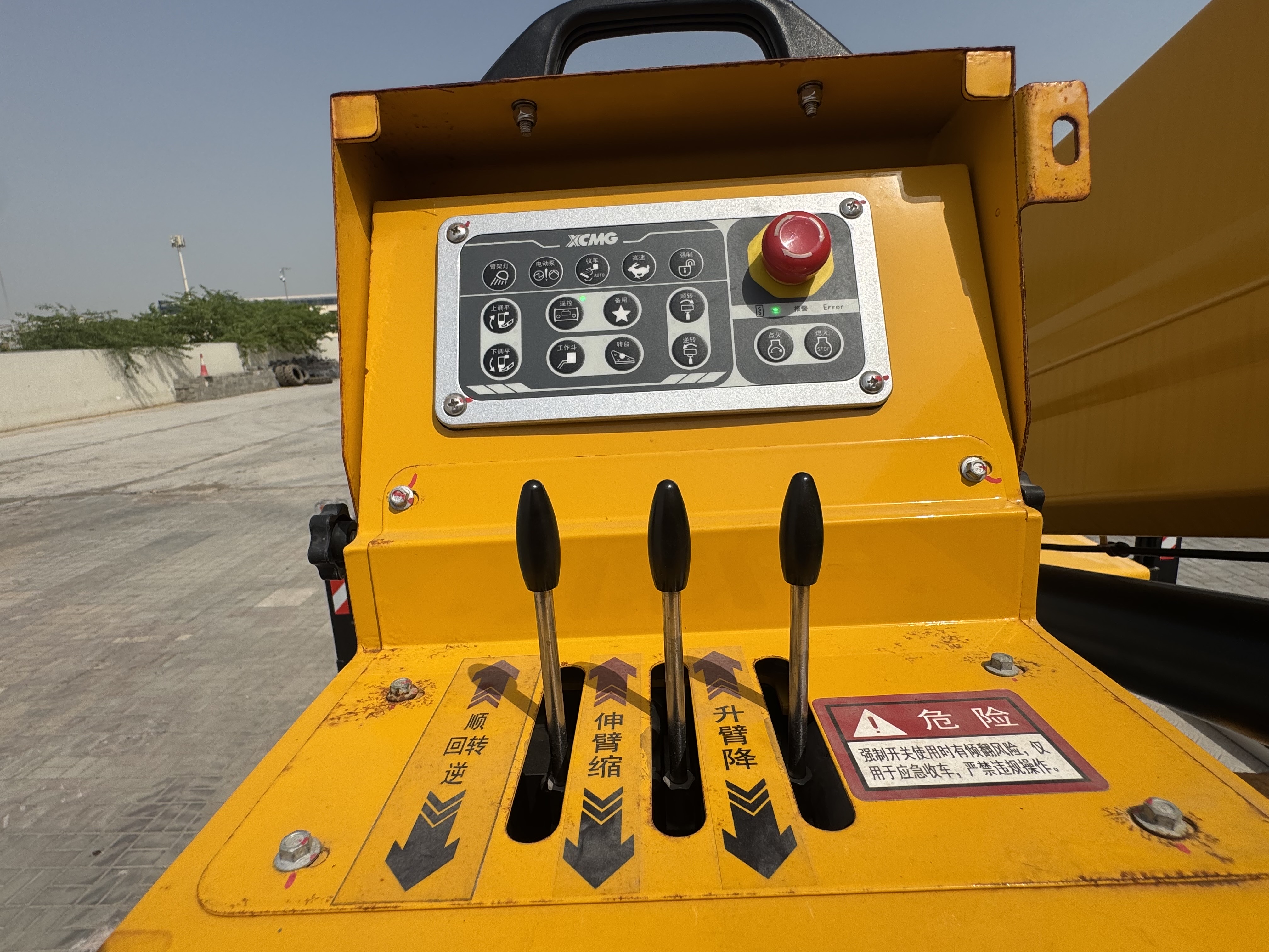 TMA-003-XCMG-GKS285-Truck-mounted-boom-lifts-inspection-Electronics-Platform-control-1