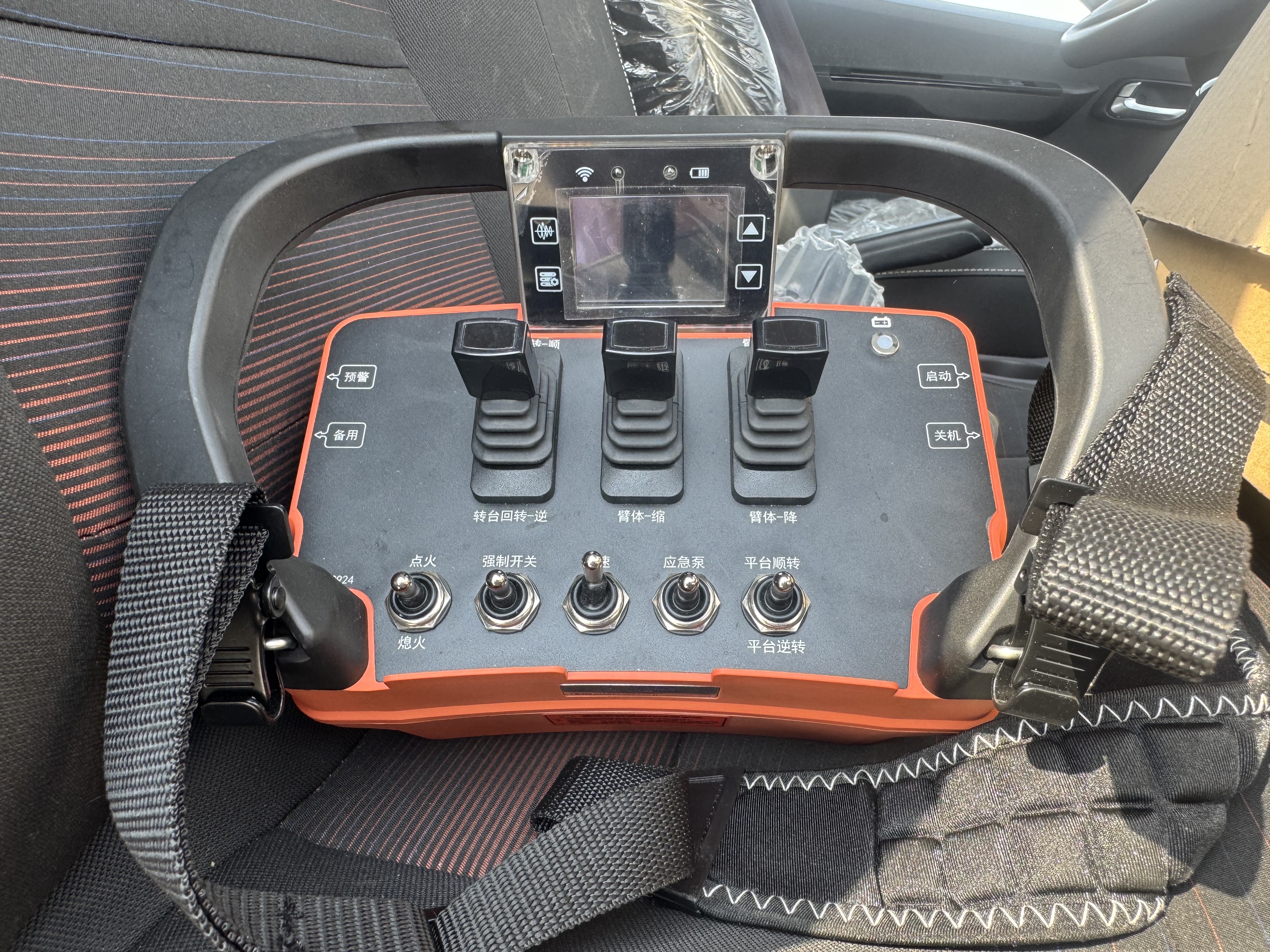 TMA-003-XCMG-GKS285-Truck-mounted-boom-lifts-inspection-Electronics-Remote-control-1