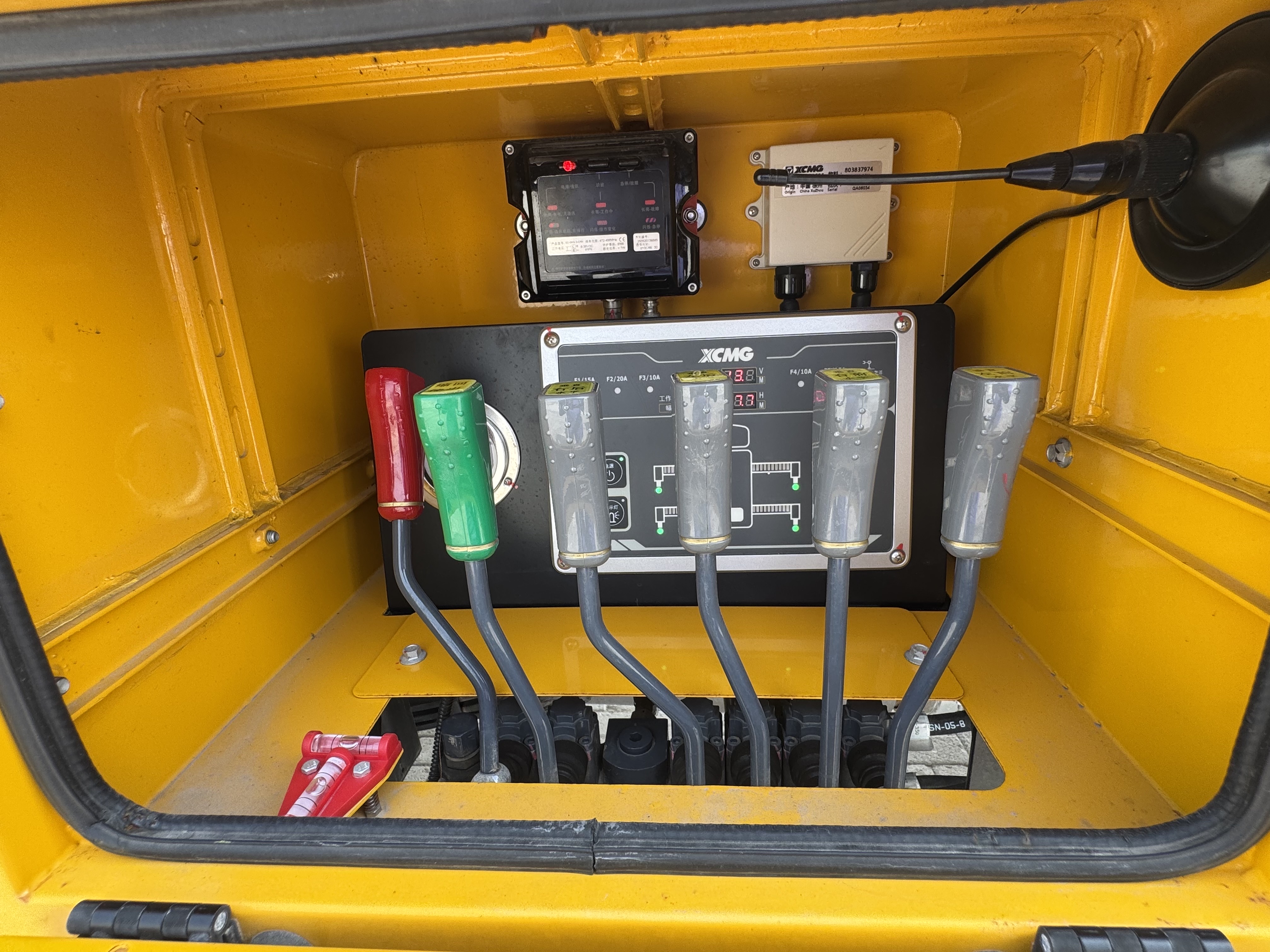 TMA-003-XCMG-GKS285-Truck-mounted-boom-lifts-inspection-Electronics-Ground-control-1