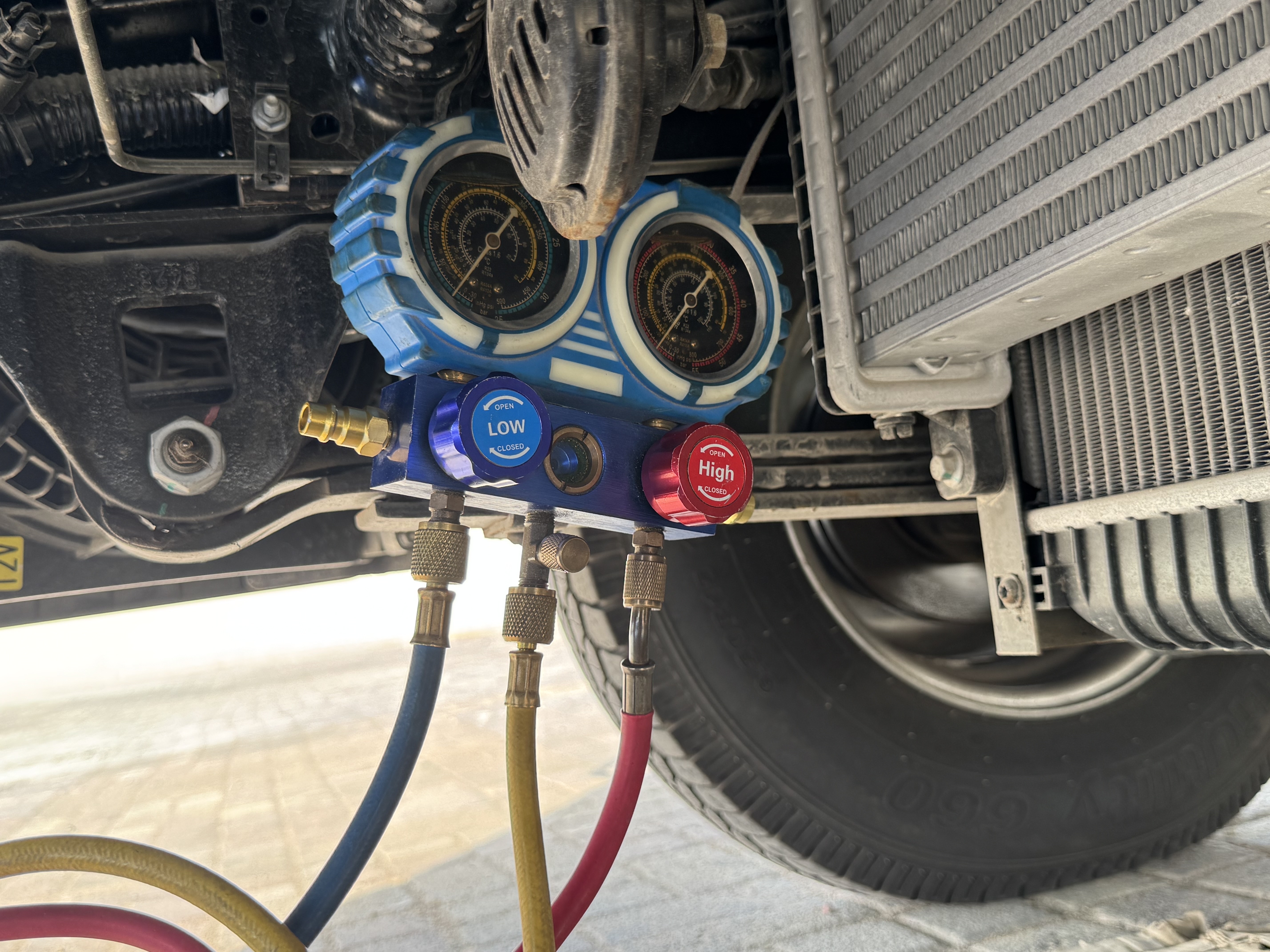 TMA-003-XCMG-GKS285-Truck-mounted-boom-lifts-inspection-Air-conditioning-A/C-compressor-1