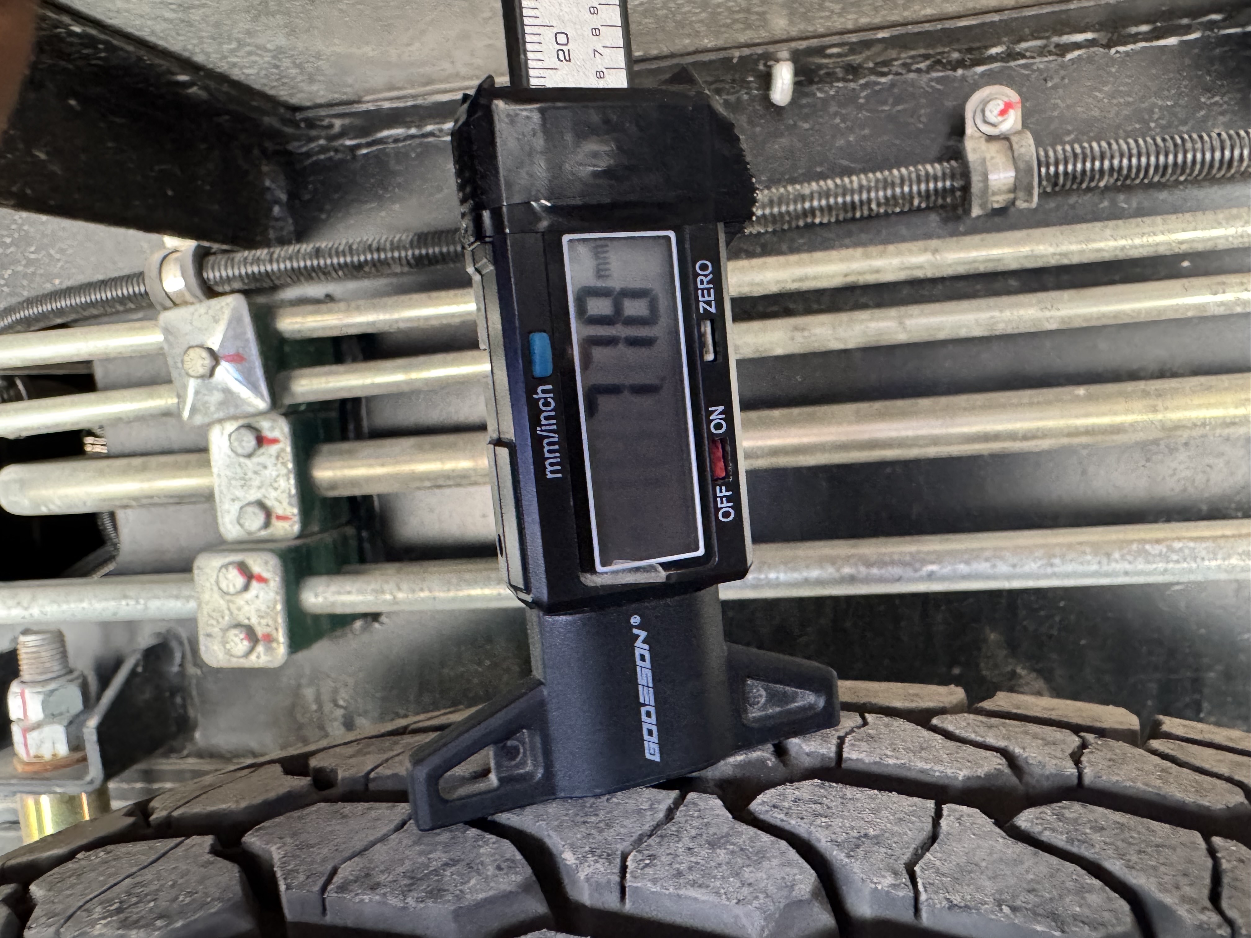 TMA-003-XCMG-GKS285-Truck-mounted-boom-lifts-inspection-Chassis-Right-rear-tire---tread-depth-1