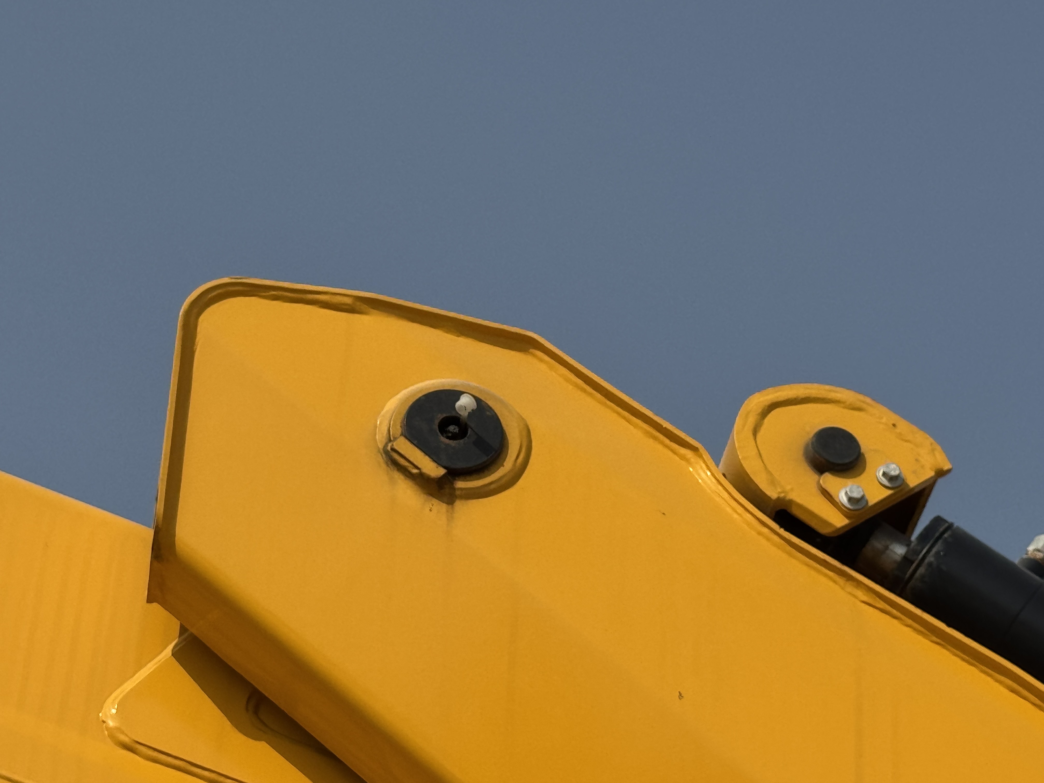 TMA-003-XCMG-GKS285-Truck-mounted-boom-lifts-inspection-Chassis-Boom-base-pin-and-bushings-1