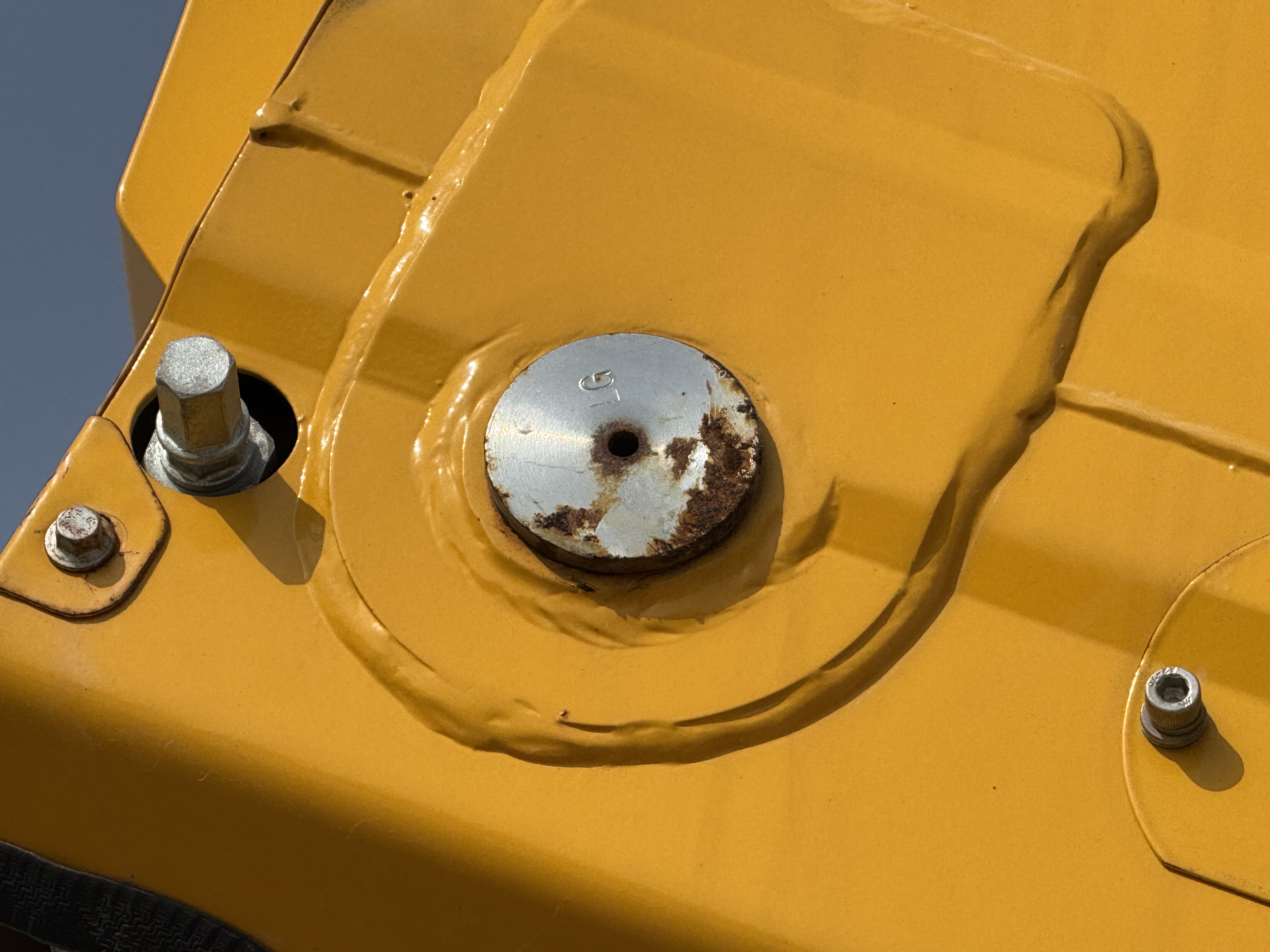 TMA-003-XCMG-GKS285-Truck-mounted-boom-lifts-inspection-Chassis-Boom-base-pin-and-bushings-1