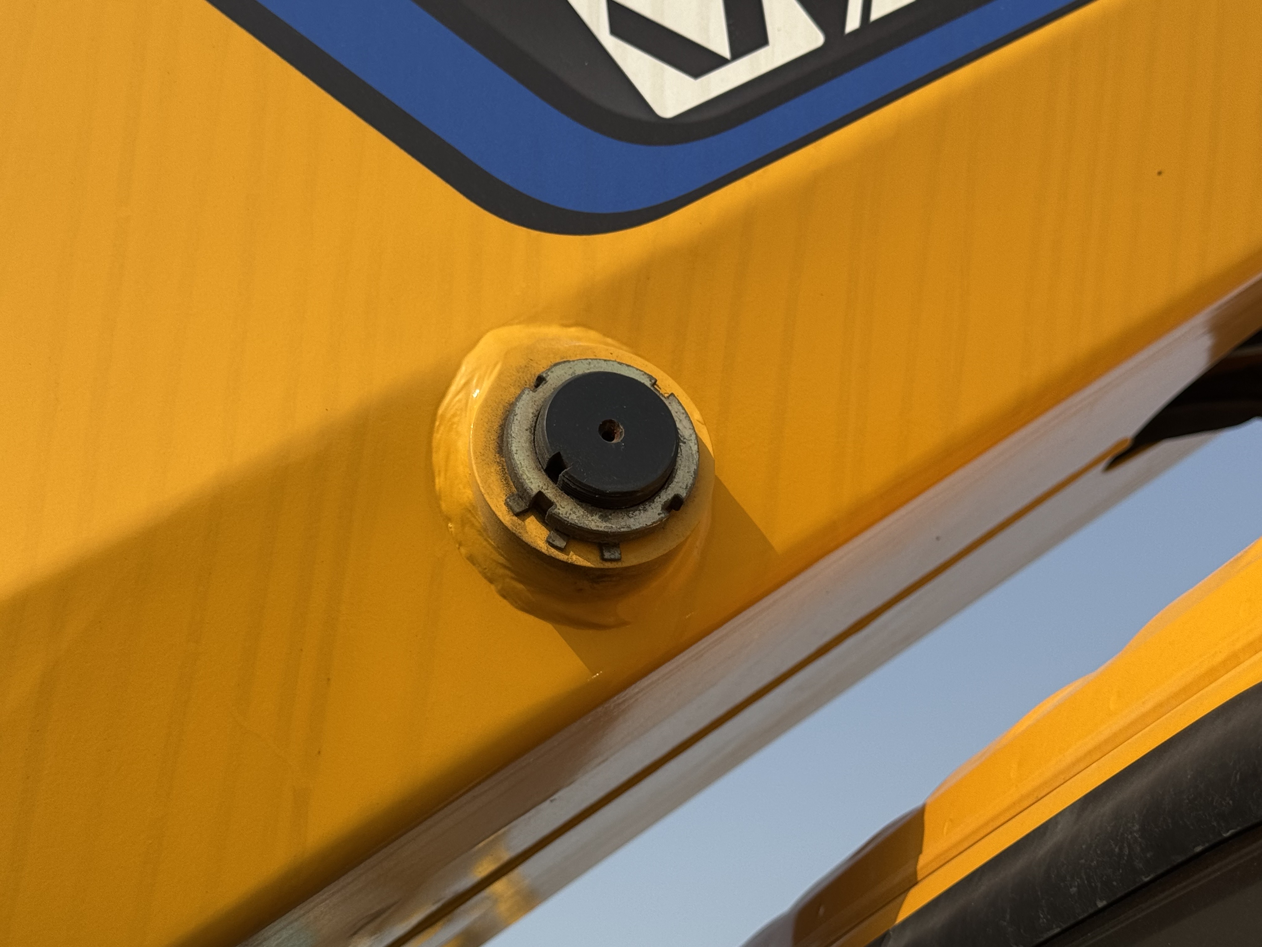 TMA-003-XCMG-GKS285-Truck-mounted-boom-lifts-inspection-Chassis-Boom-base-pin-and-bushings-1