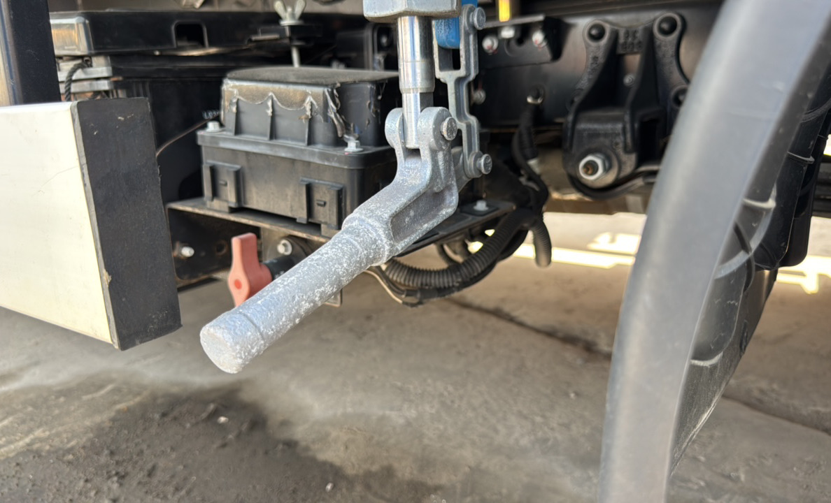TMA-003-XCMG-GKS285-Truck-mounted-boom-lifts-inspection-Safety-Hydraulic-safety-lock-1