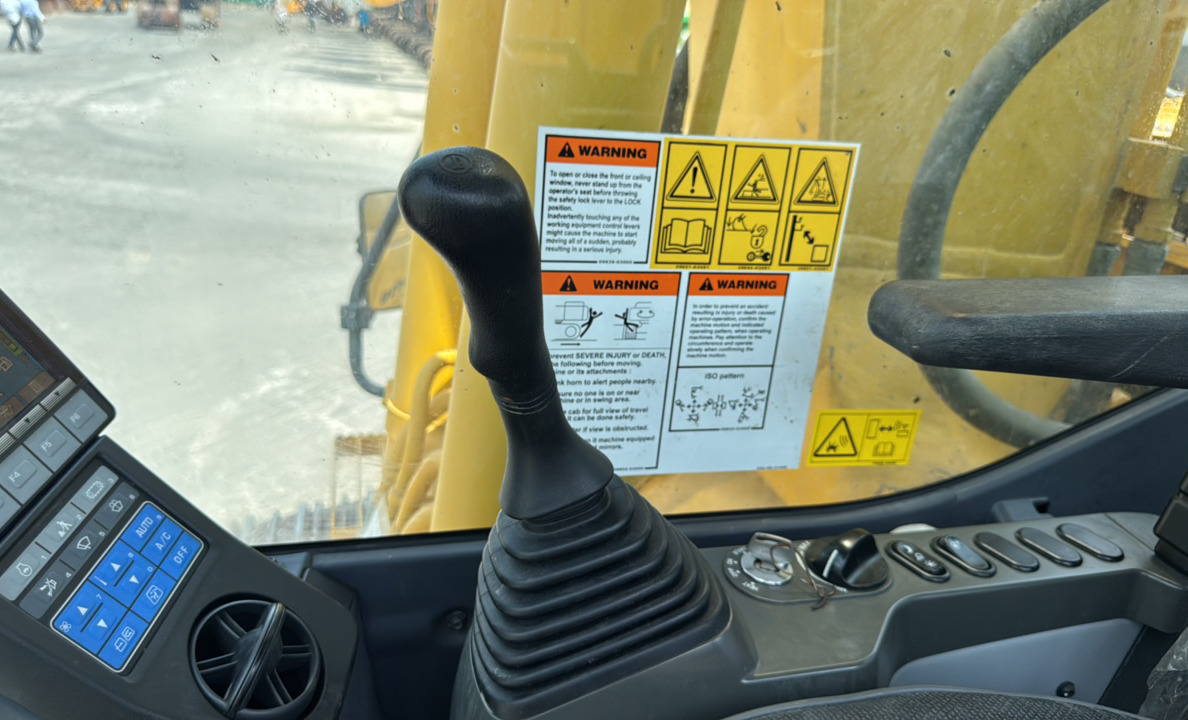 MDX-023-Komatsu-PC195LC-8-Medium-excavators-inspection-Cabin-Joysticks-1