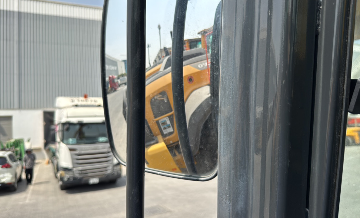 MDX-023-Komatsu-PC195LC-8-Medium-excavators-inspection-Cabin-Mirrors-1