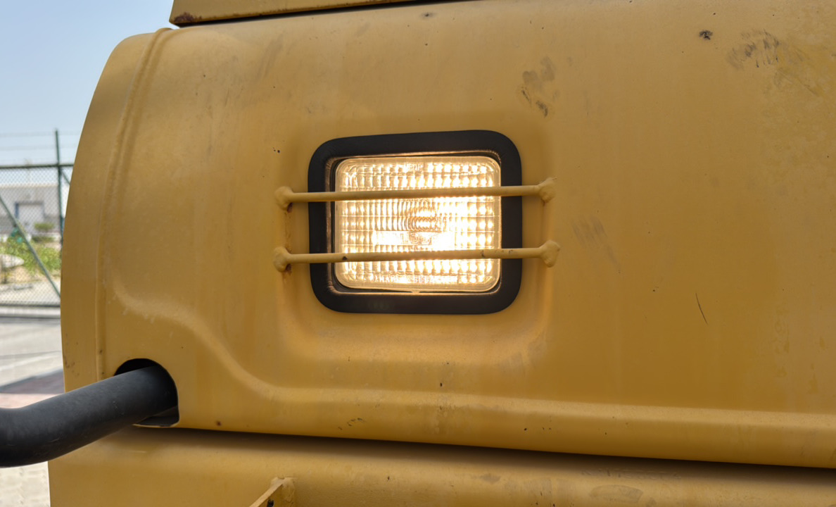 MDX-023-Komatsu-PC195LC-8-Medium-excavators-inspection-Electronics-Lights-and-signals-1