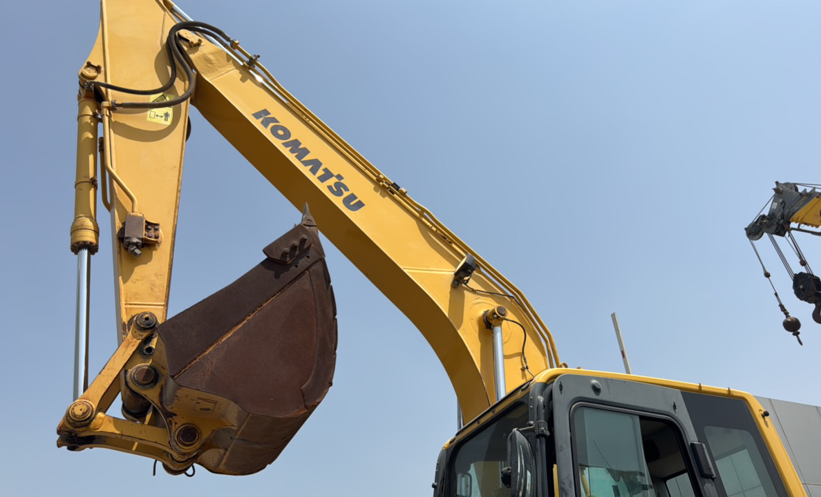 MDX-023-Komatsu-PC195LC-8-Medium-excavators-inspection-Chassis-Boom-1