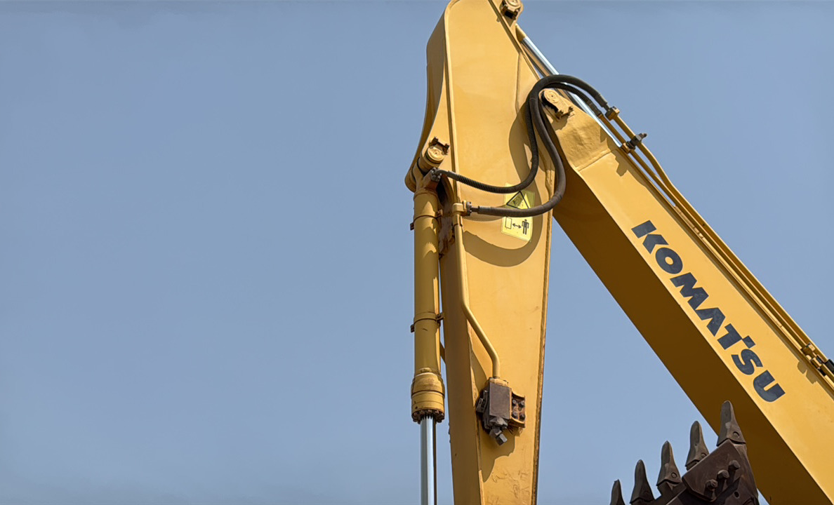 MDX-023-Komatsu-PC195LC-8-Medium-excavators-inspection-Chassis-Stick-1