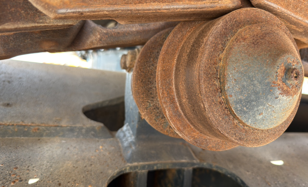 MDX-023-Komatsu-PC195LC-8-Medium-excavators-inspection-Undercarriage-Left-carrier-rollers-1