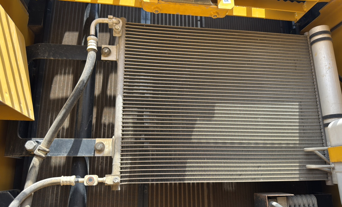MDX-023-Komatsu-PC195LC-8-Medium-excavators-inspection-Engine-Radiator,-condenser,-intercooler,-hydraulic-cooler-1