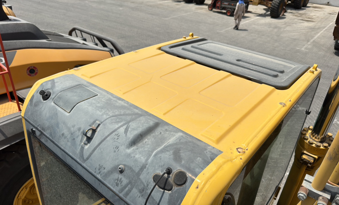MDX-023-Komatsu-PC195LC-8-Medium-excavators-inspection-Safety-Rollover-protective-structure-(ROPS-/-FOPS)-1