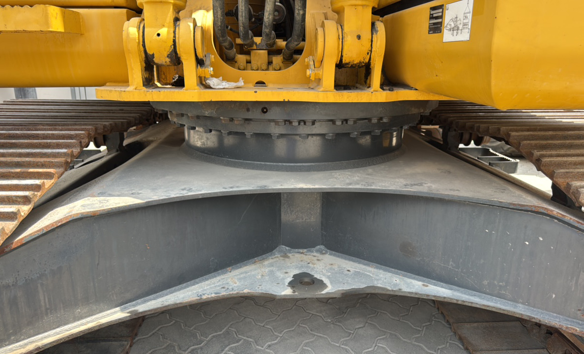 MDX-023-Komatsu-PC195LC-8-Medium-excavators-inspection-Hydraulics-Center-swivel-joint-1