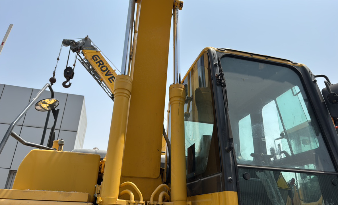 MDX-023-Komatsu-PC195LC-8-Medium-excavators-inspection-Hydraulics-Boom-lift-cylinder-1