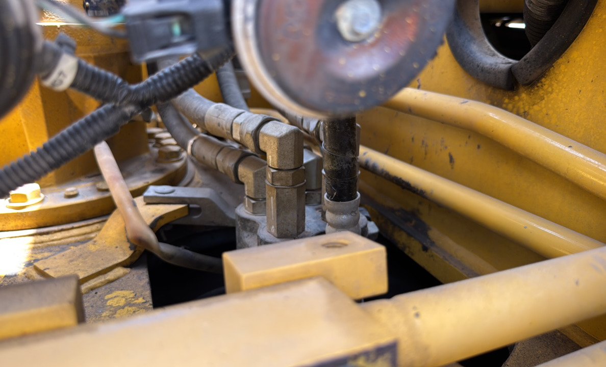 MDX-023-Komatsu-PC195LC-8-Medium-excavators-inspection-Hydraulics-Turntable/slewing-assembly-1
