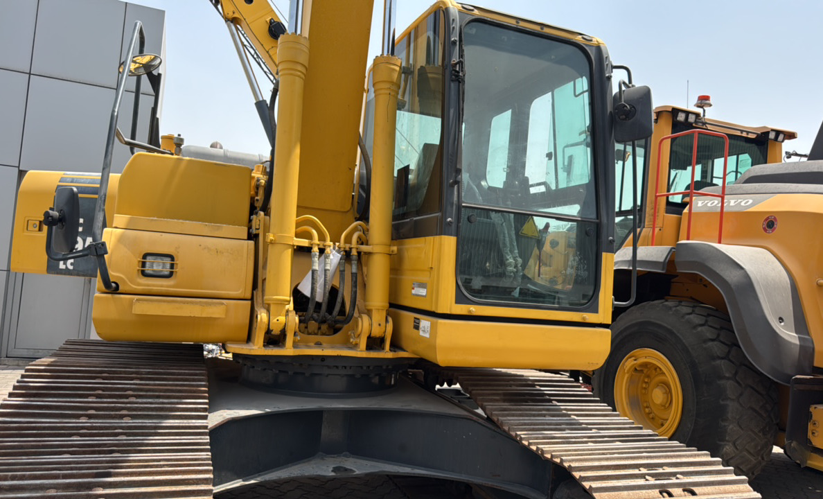 MDX-023-Komatsu-PC195LC-8-Medium-excavators-inspection-Structure-Paint-3