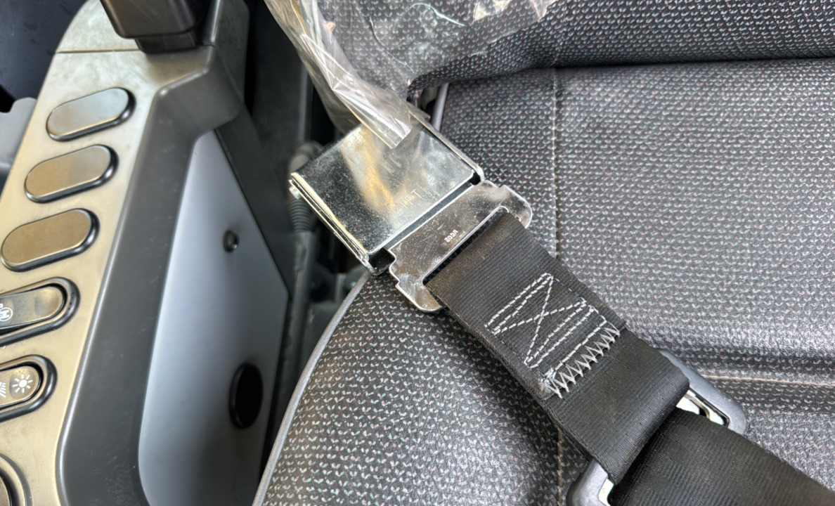 MDX-023-Komatsu-PC195LC-8-Medium-excavators-inspection-Safety-Seat-belts-1
