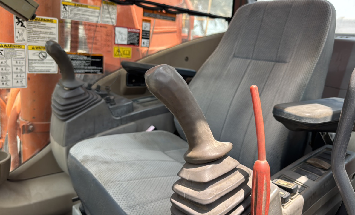 MDX-026-Hitachi-ZX350LC-3-Medium-excavators-inspection-Cabin-Joysticks-1